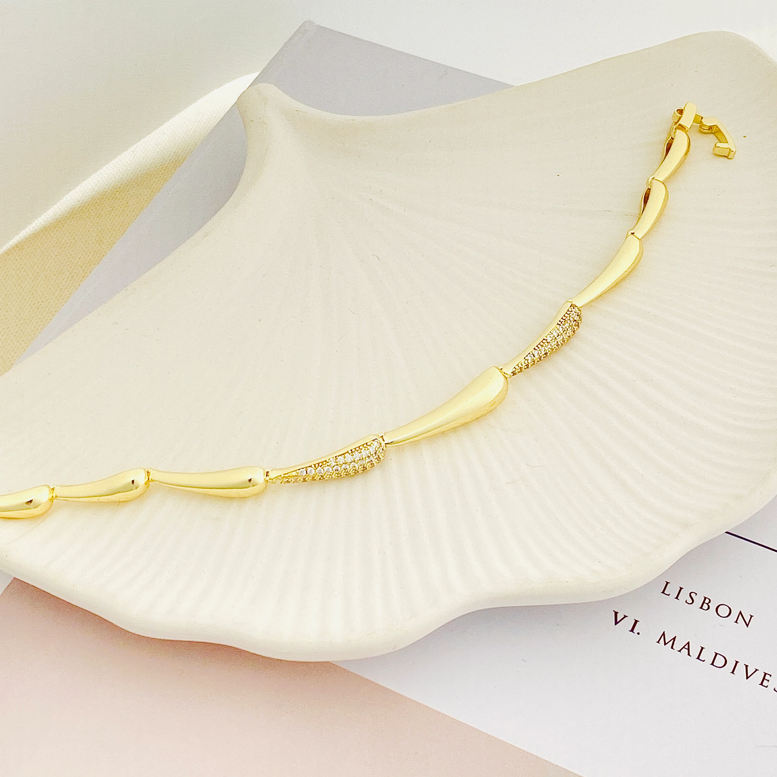 Damla Bileklik Kuyumcu Model Botte Kadın Bileklik 14 Ayar Altın Kaplama