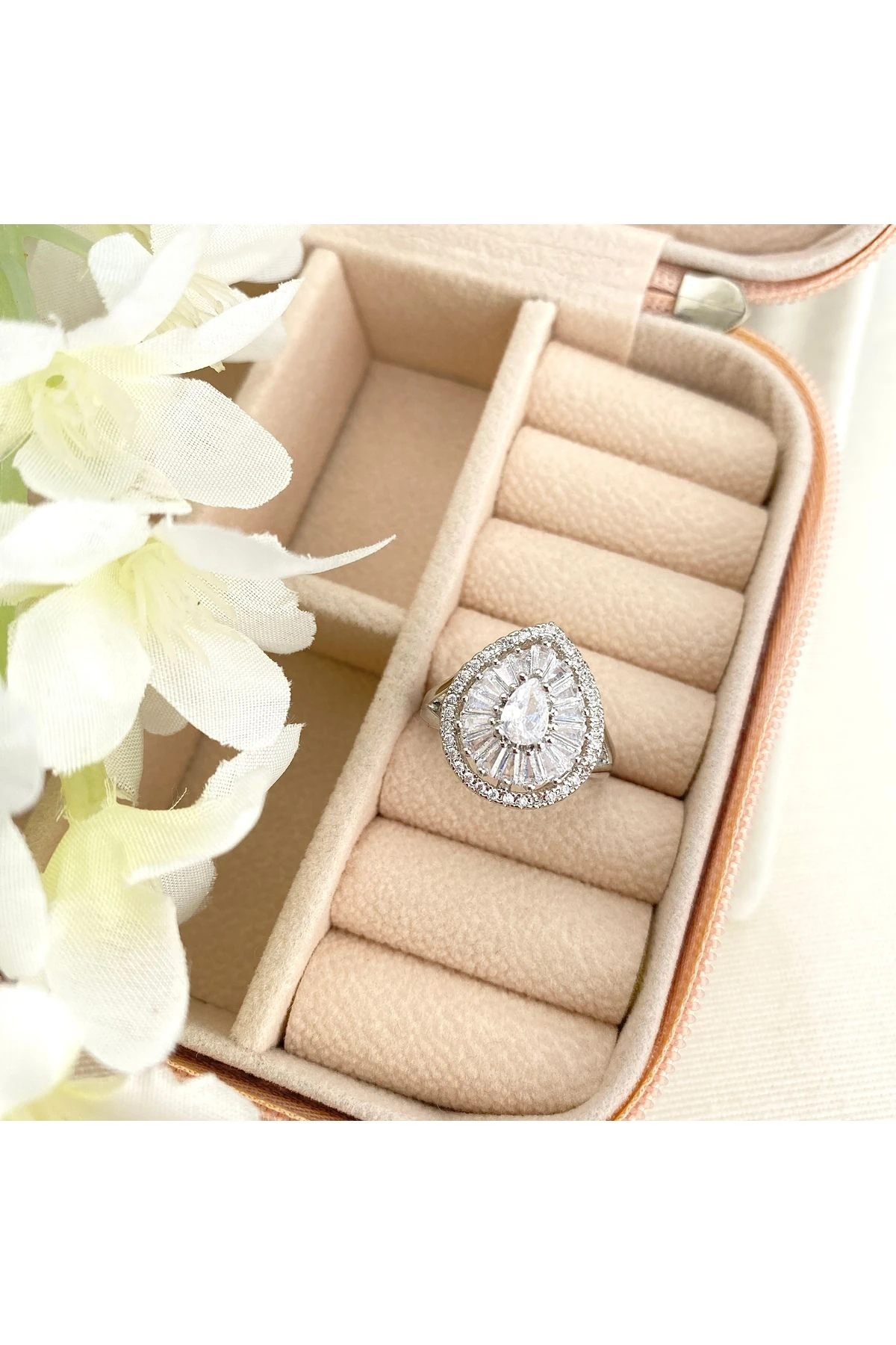 Kadın Yüzük Damla Kesim Pırlanta Montür Zirkon Taş Silver