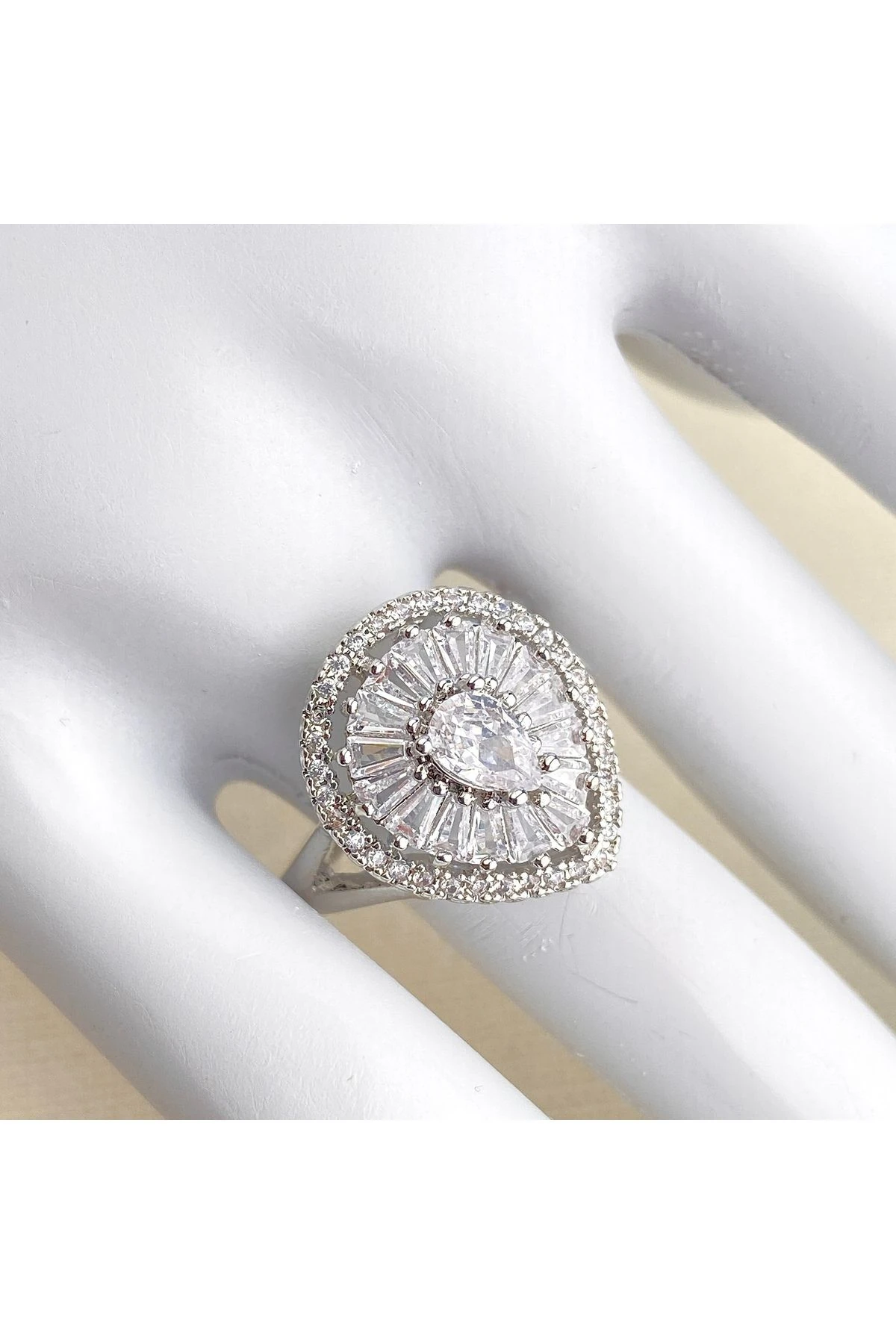 Kadın Yüzük Damla Kesim Pırlanta Montür Zirkon Taş Silver