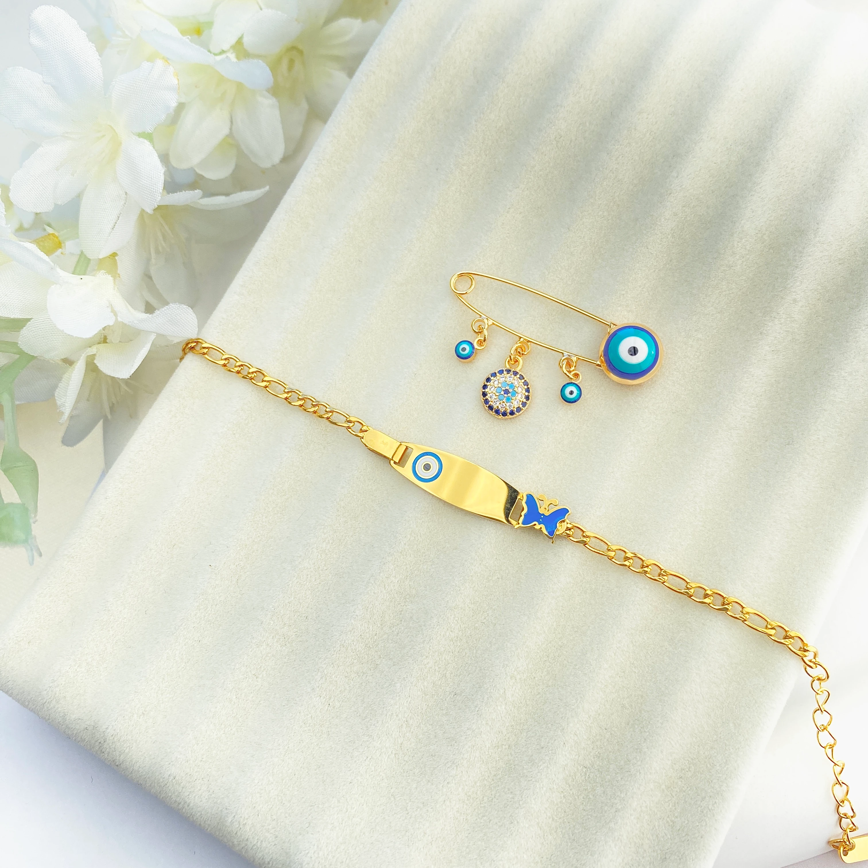 Bebek Hediyelik Bileklik Künye ve Yaka İğnesi Seti Nazar Maşallah Set