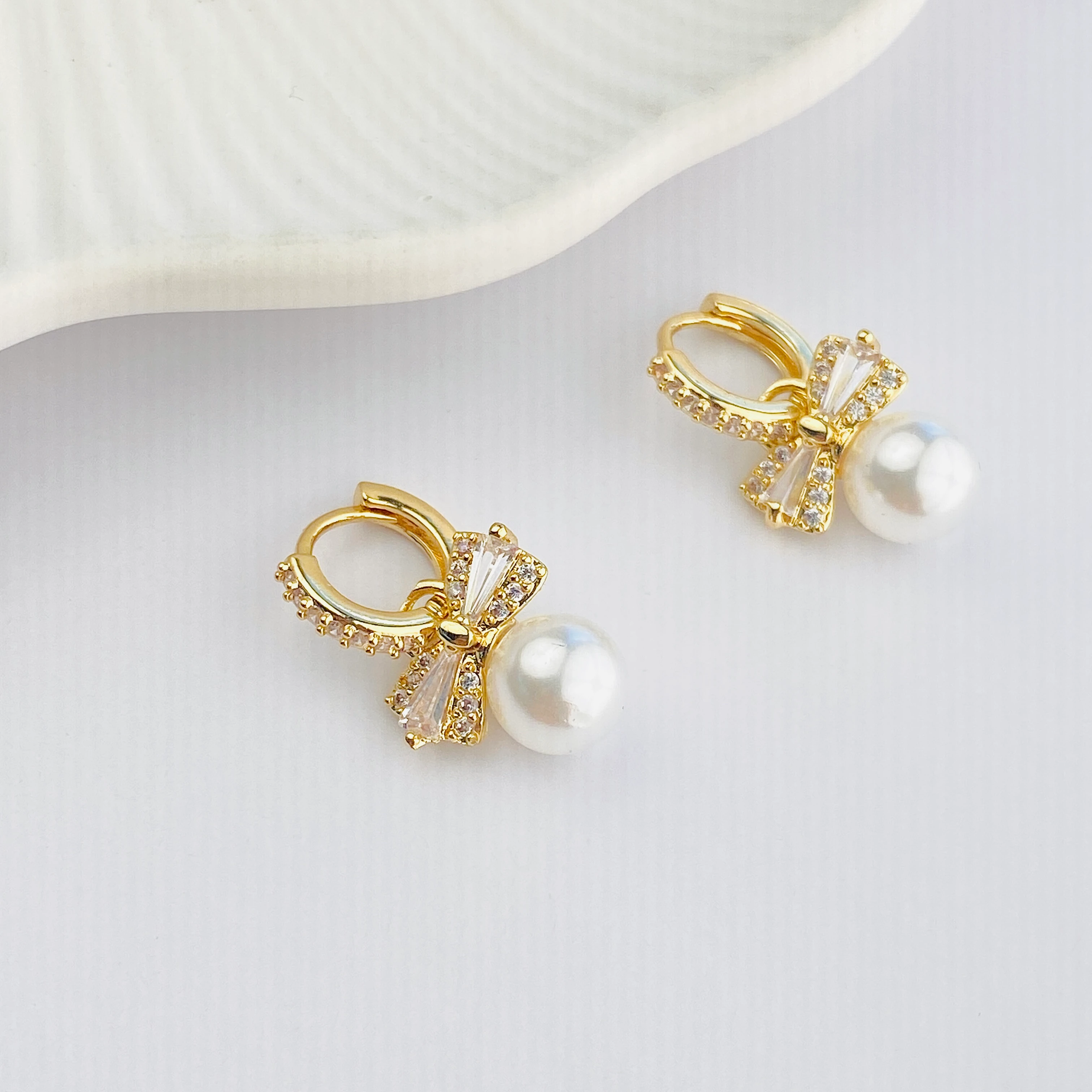 Fiyonk Küpe Inci Sallantılı Zirkon Taşlı Çelik 