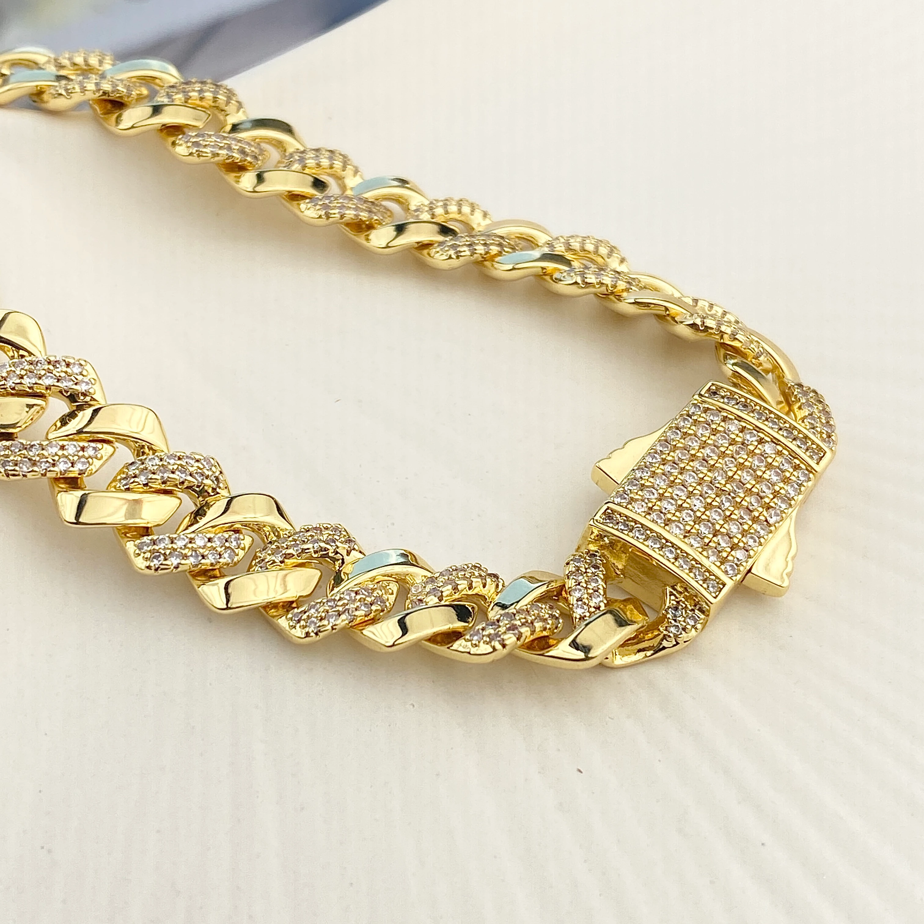 Gurmet Bileklik Tam Tur Zirkon Taşlı Kalın Zincir Çelik Kararmaz Xuping Gold 1cm