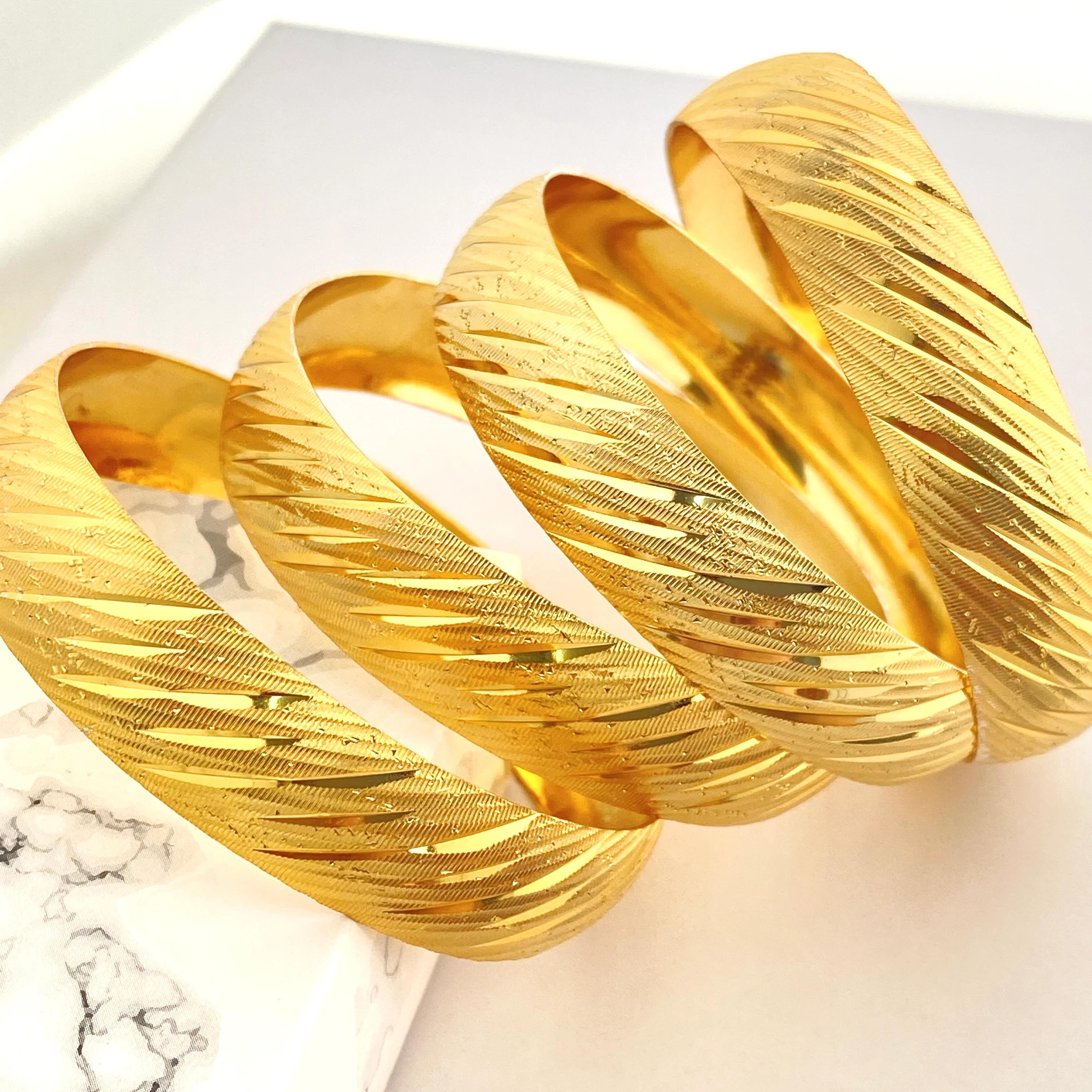 22 Ayar Altın Kaplama Bilezik Yatay Çizgi Kadın İmitasyon Bilezik 1.5cm (1 Adet)