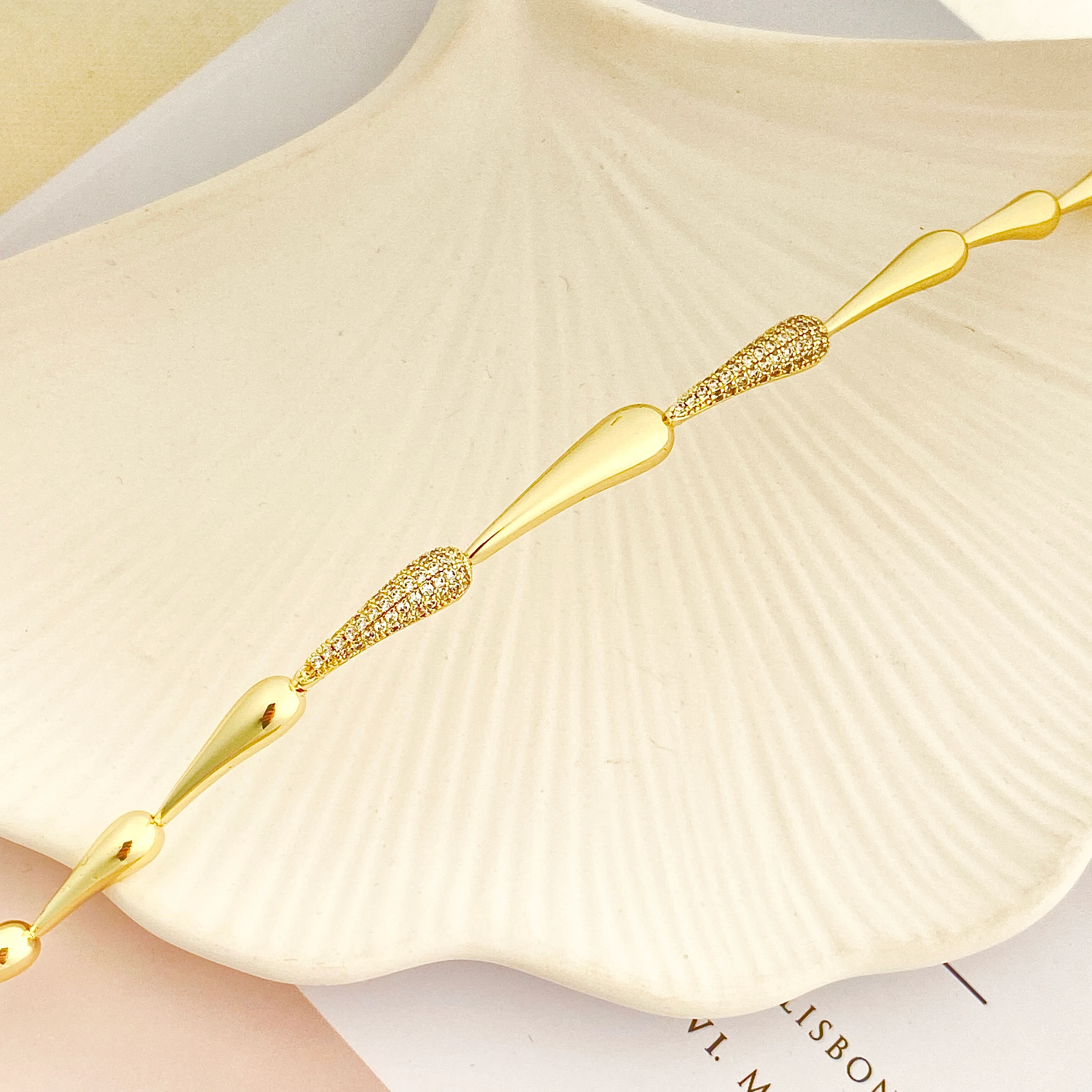 Damla Bileklik Kuyumcu Model Botte Kadın Bileklik 14 Ayar Altın Kaplama