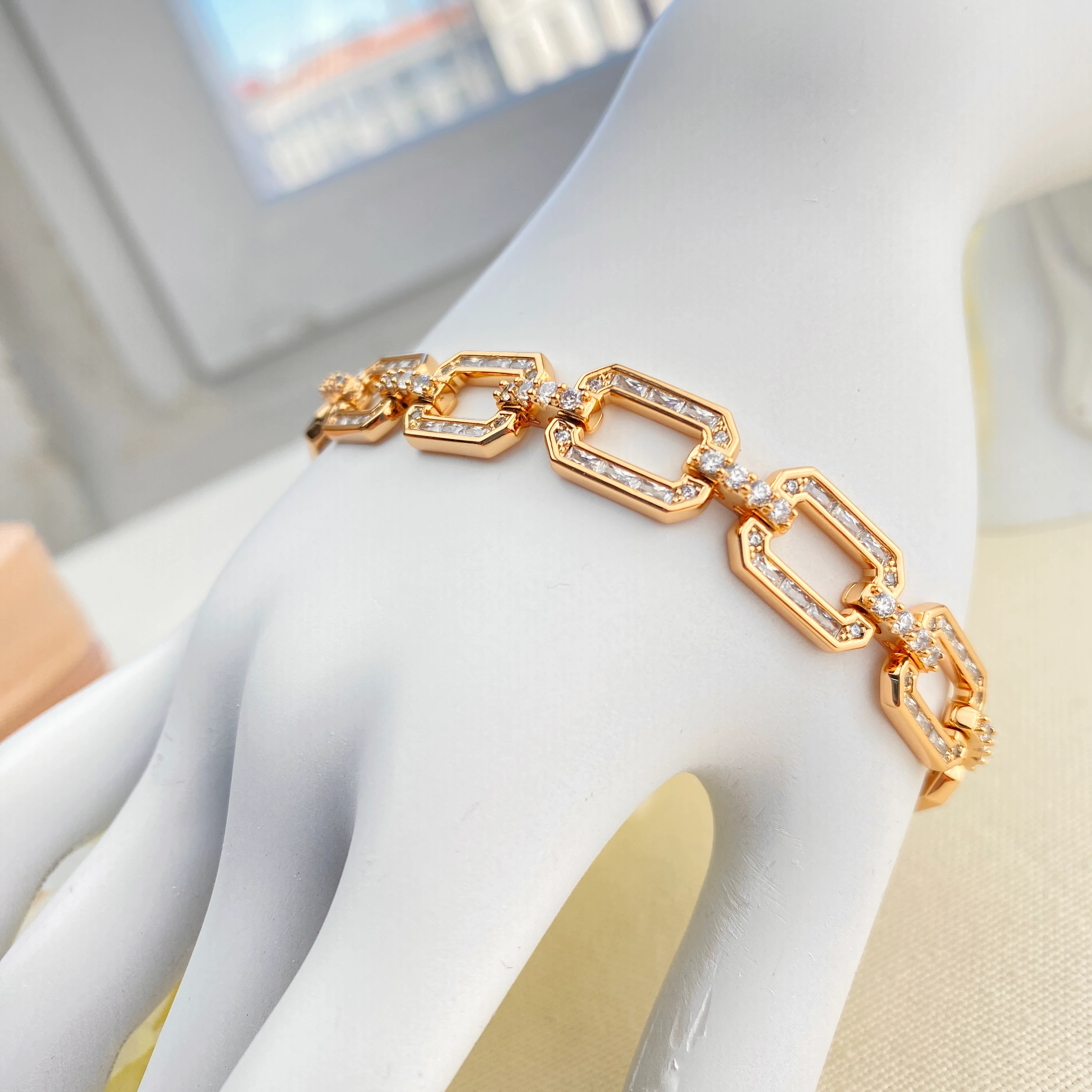 Kadın Bileklik Serenay Model Kare Halka Full Zirkon Kararmaz Xuping Vip Seri Rose 20 cm