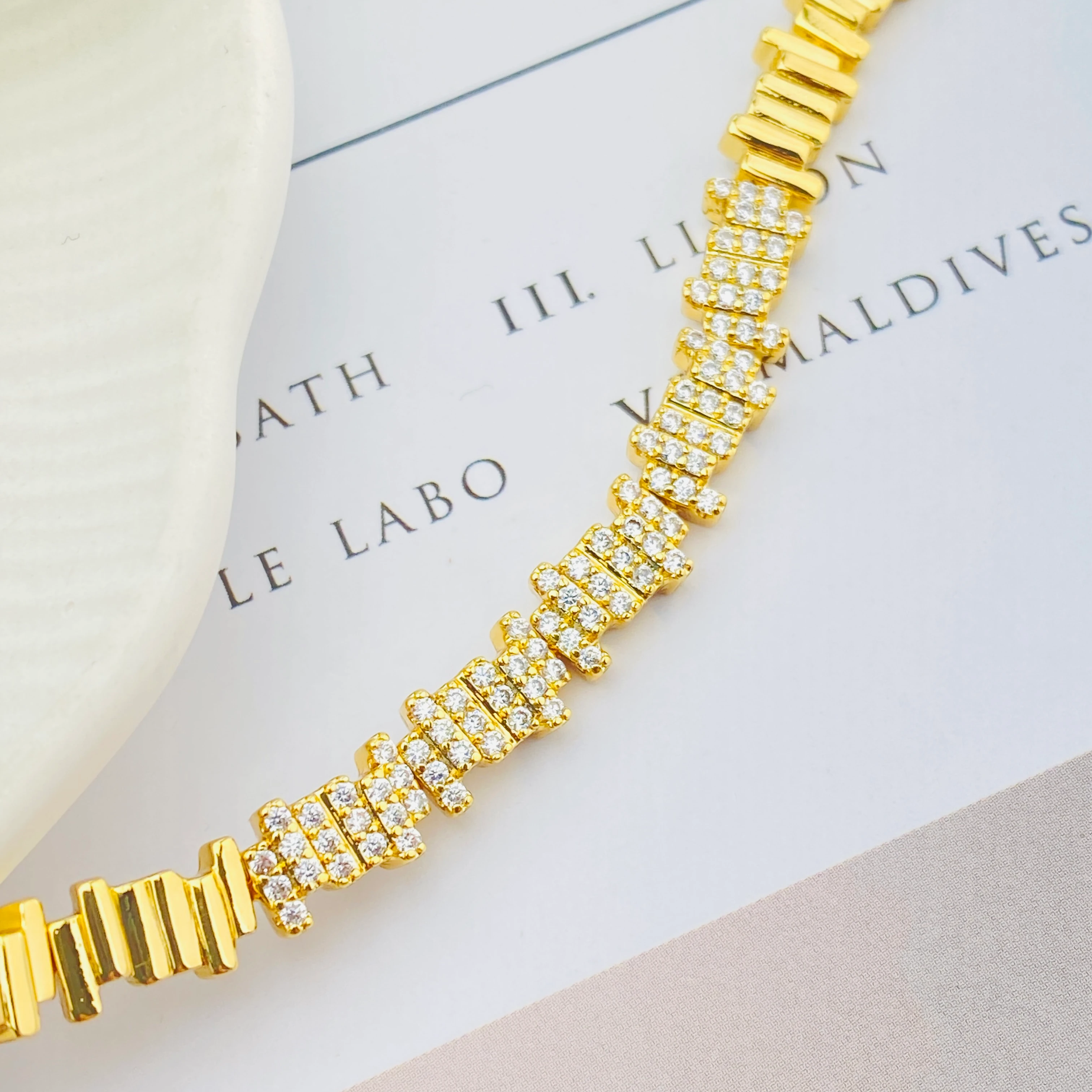 Kadın Bileklik Ritim Bileklik Zirkon Taşlı Kararmaz Xuping Vip Seri 14 Ayar Gold 17+2cm