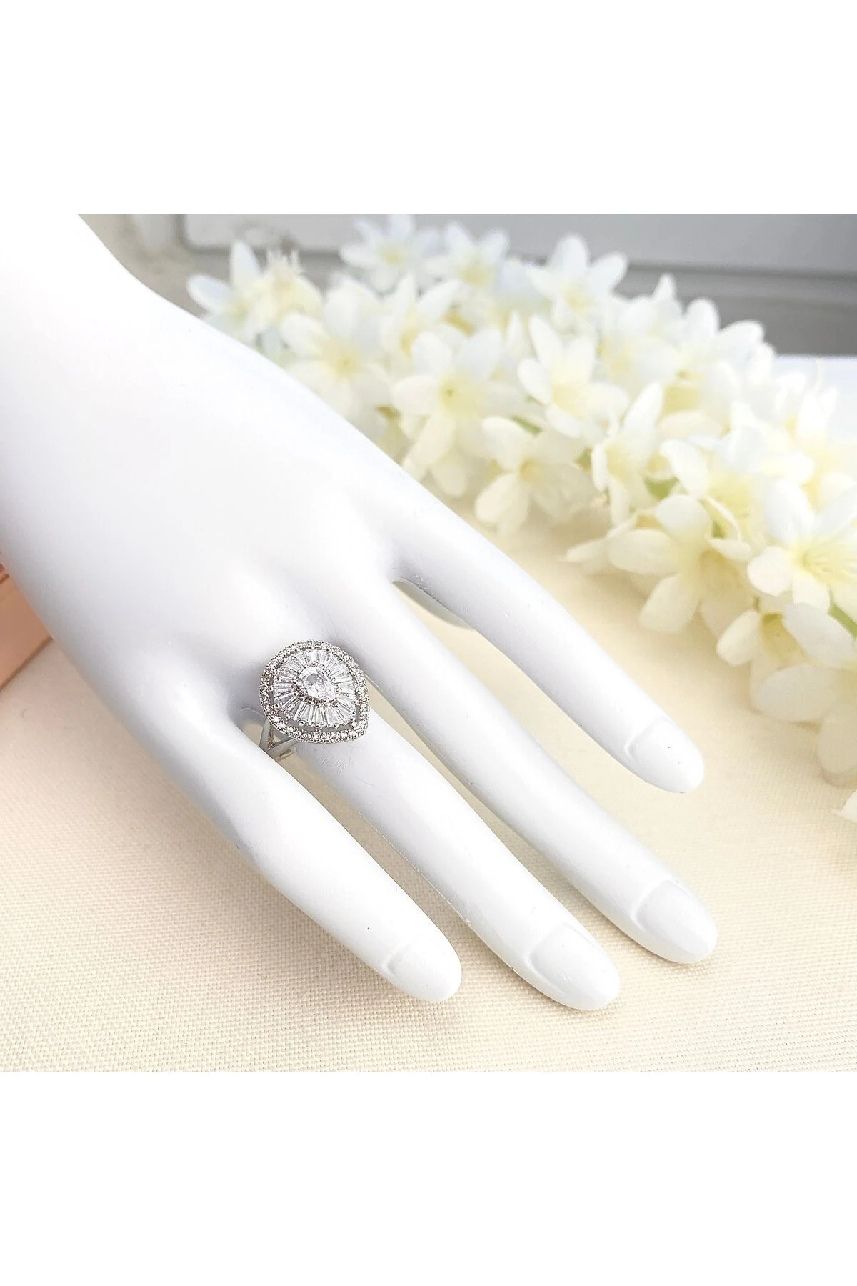 Kadın Yüzük Damla Kesim Pırlanta Montür Zirkon Taş Silver