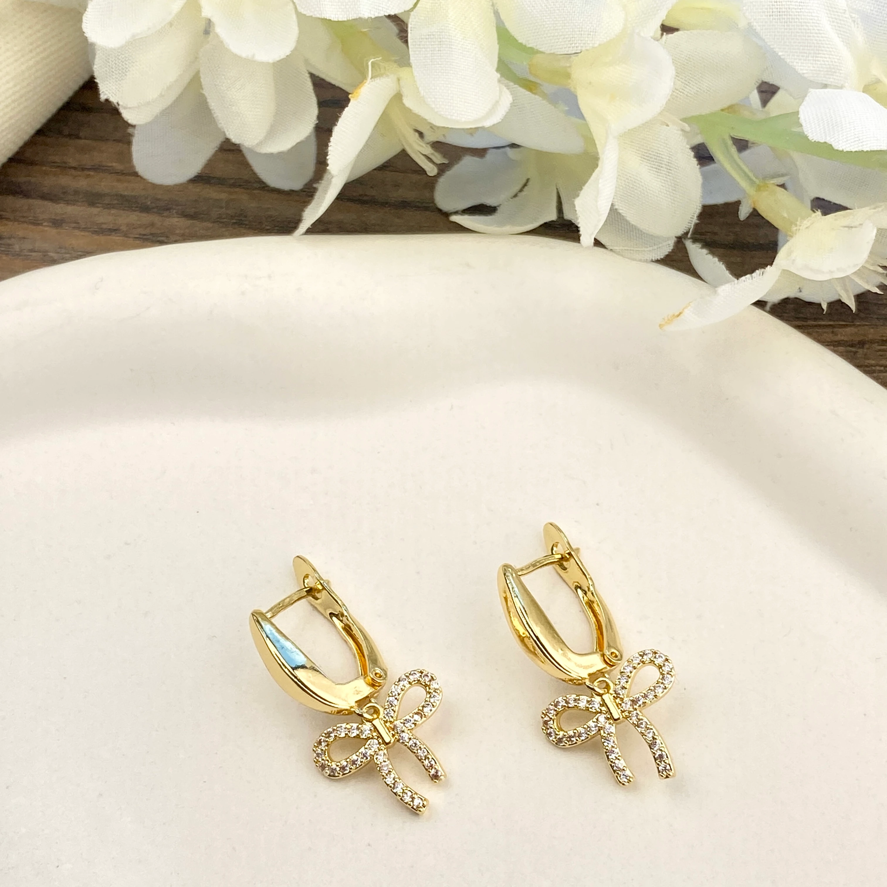 Fiyonk Küpe Sallantılı Zirkon Taşlı Çelik