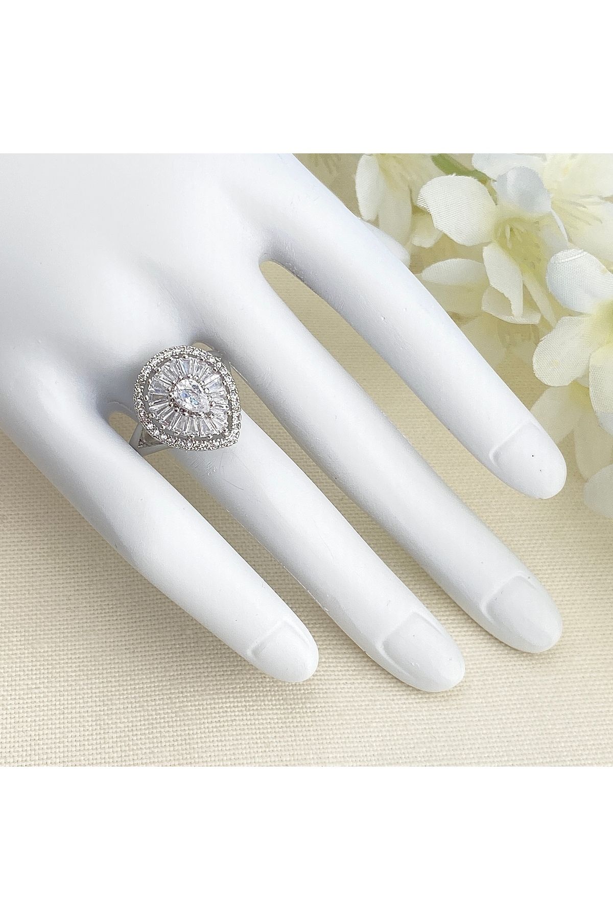 Kadın Yüzük Damla Kesim Pırlanta Montür Zirkon Taş Silver