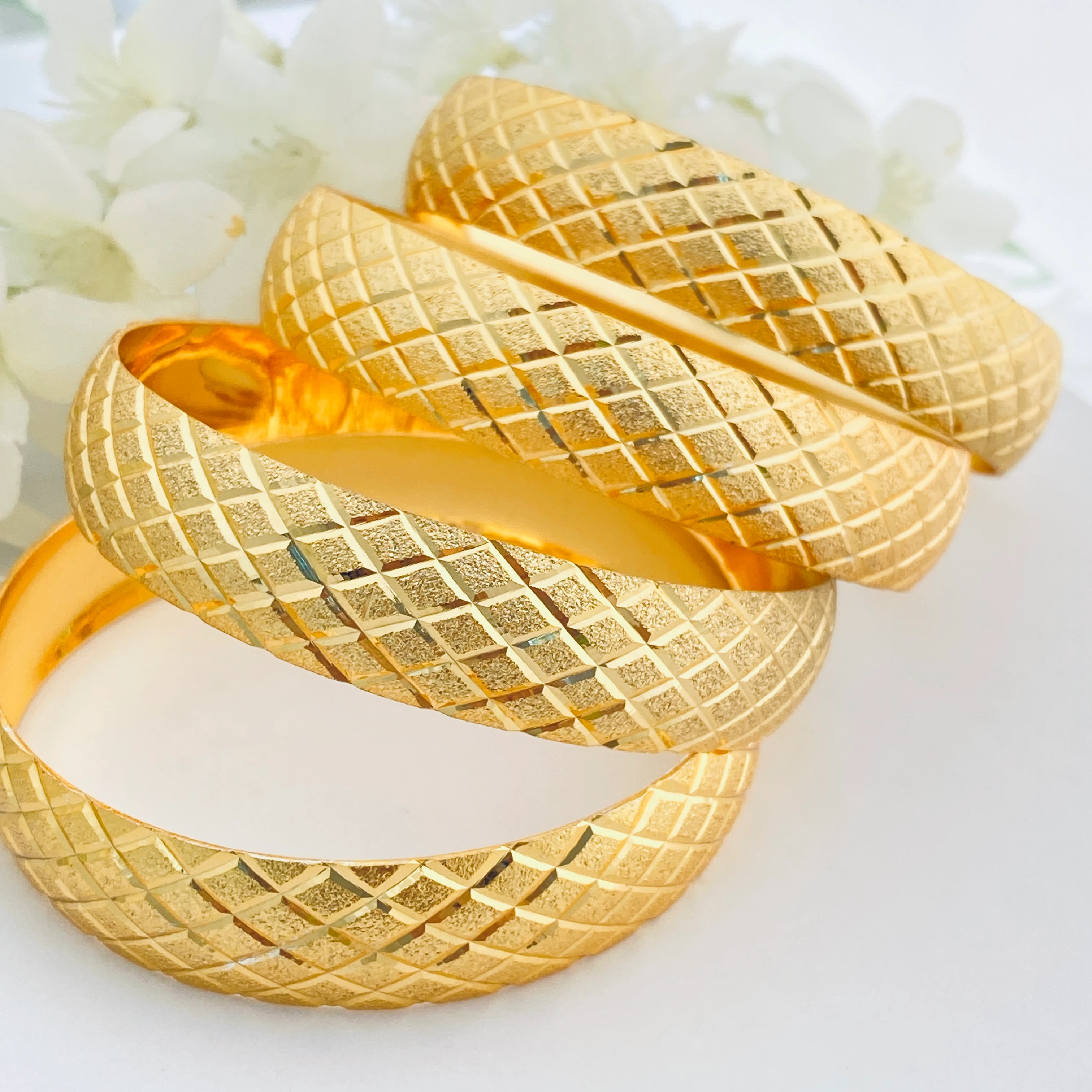 22 Ayar Altın Kaplama Bilezik Baklava Desen Kadın İmitasyon Bilezik 1.5cm (1 Adet)