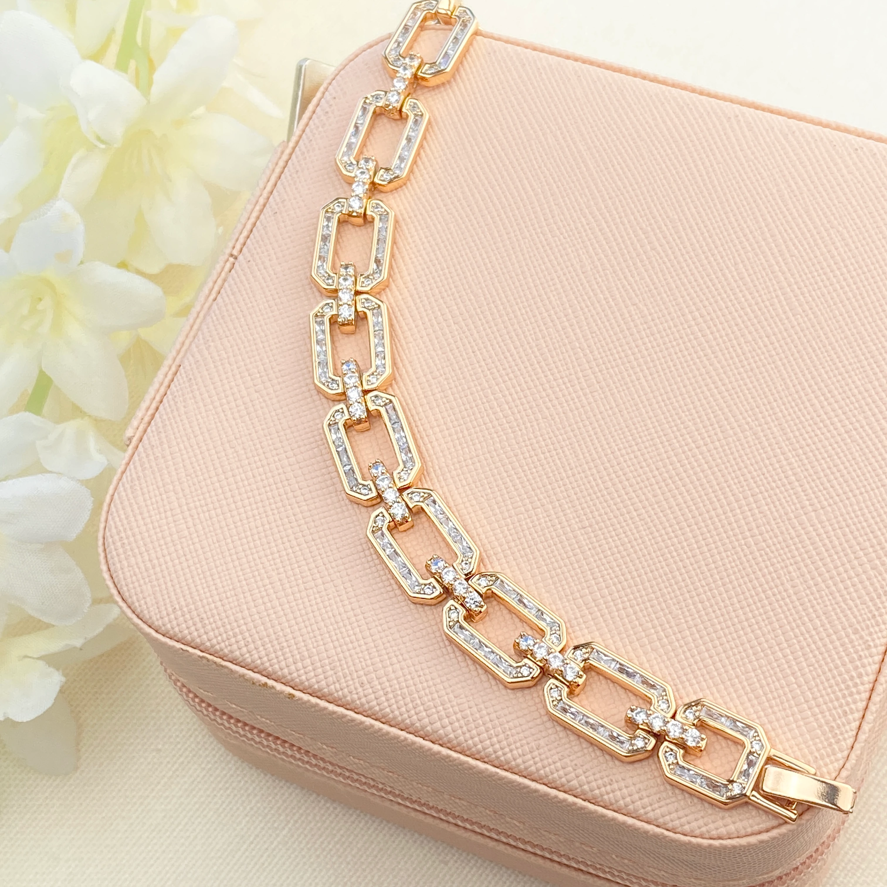 Kadın Bileklik Serenay Model Kare Halka Full Zirkon Kararmaz Xuping Vip Seri Rose 20 cm