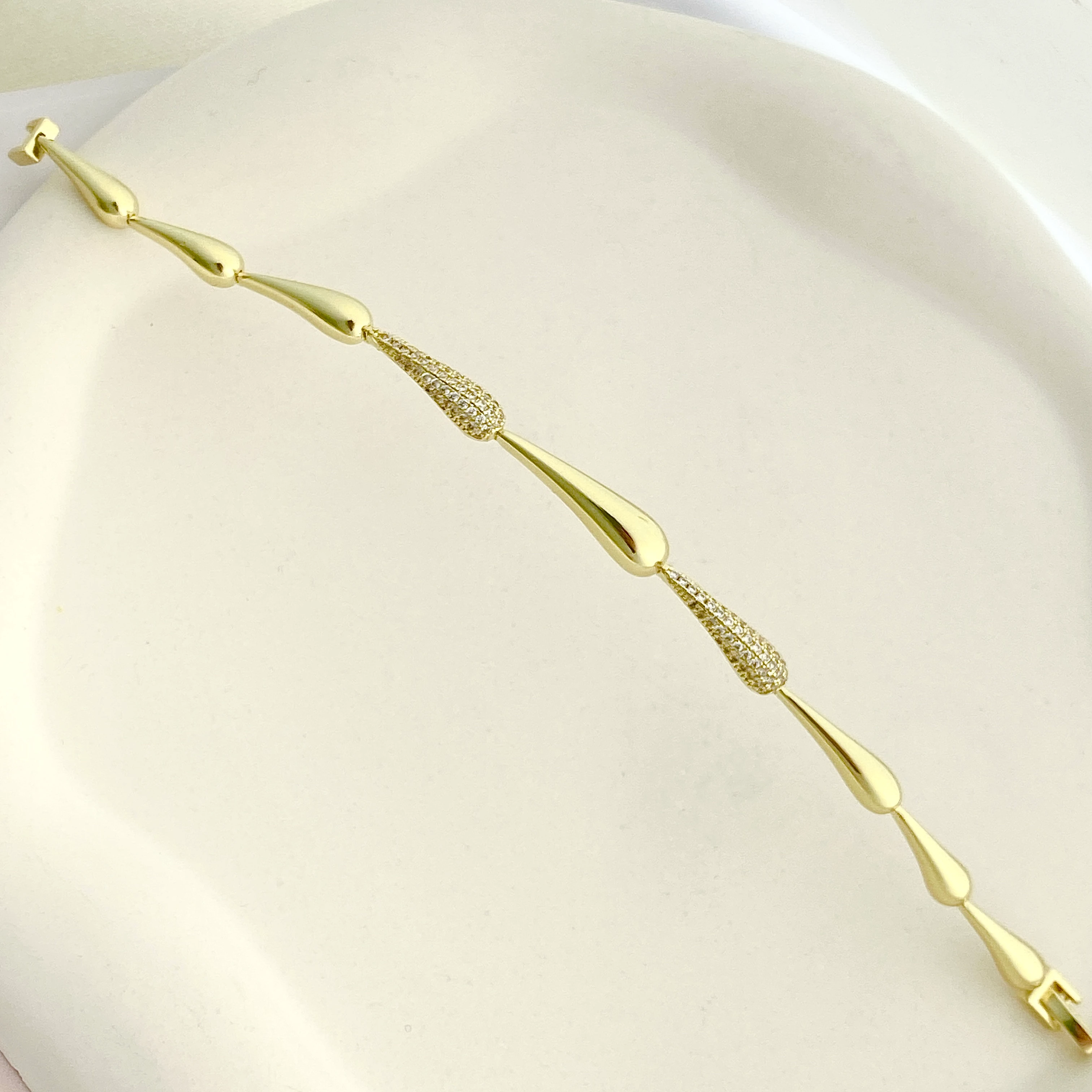 Damla Bileklik Kuyumcu Model Botte Kadın Bileklik 14 Ayar Altın Kaplama