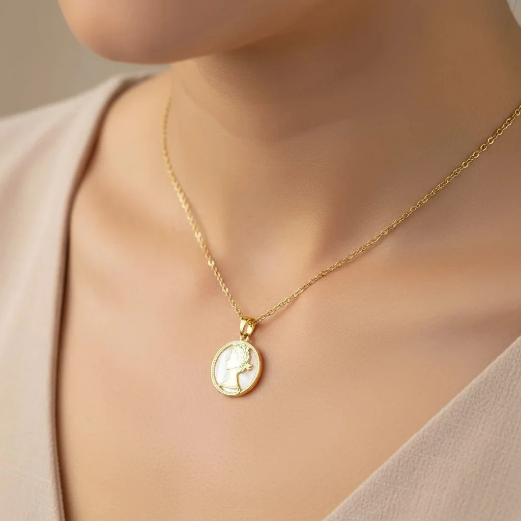 Kadın Kolye Kraliçe Madalyon Figürlü Altın Kaplama Gold 45cm