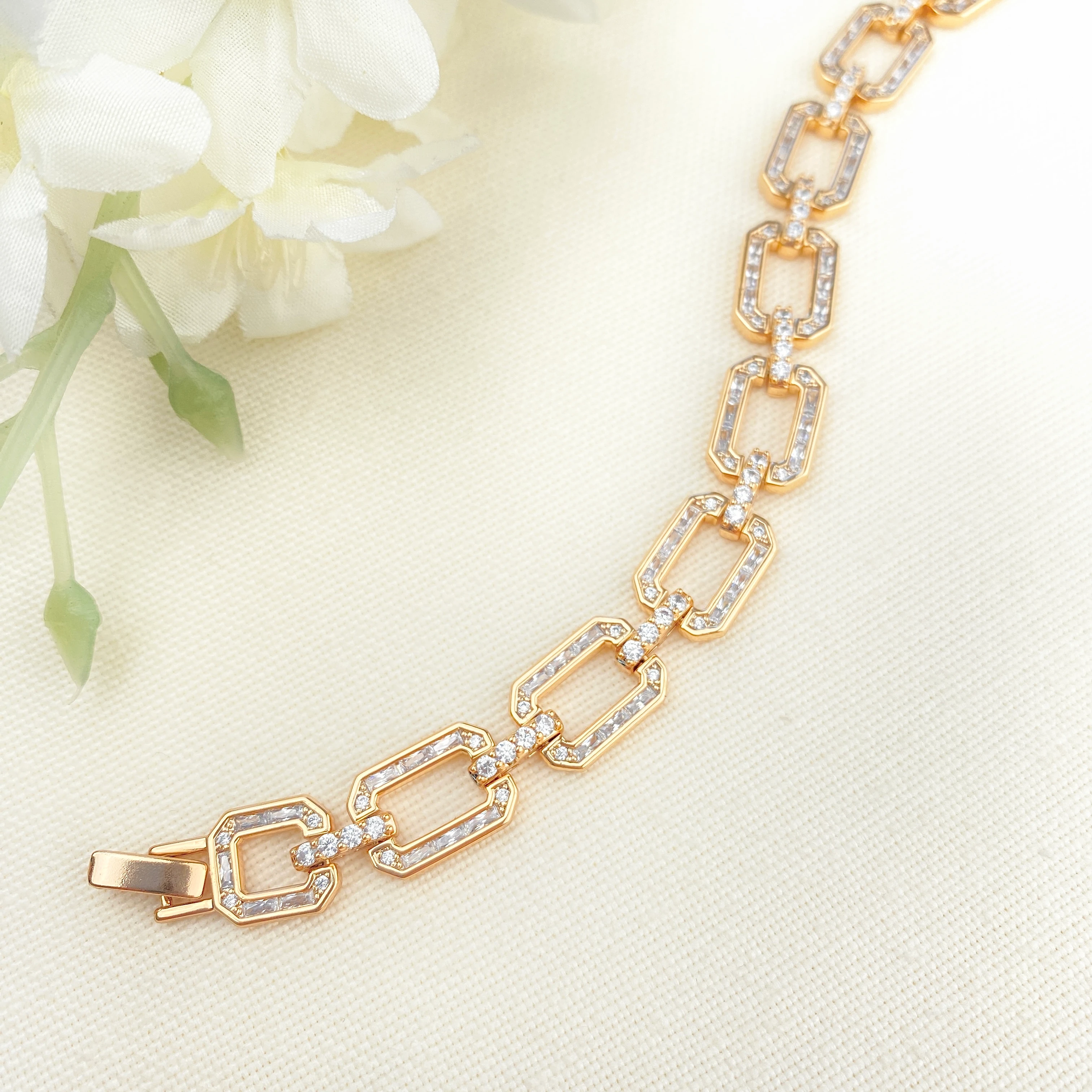 Kadın Bileklik Serenay Model Kare Halka Full Zirkon Kararmaz Xuping Vip Seri Rose 20 cm