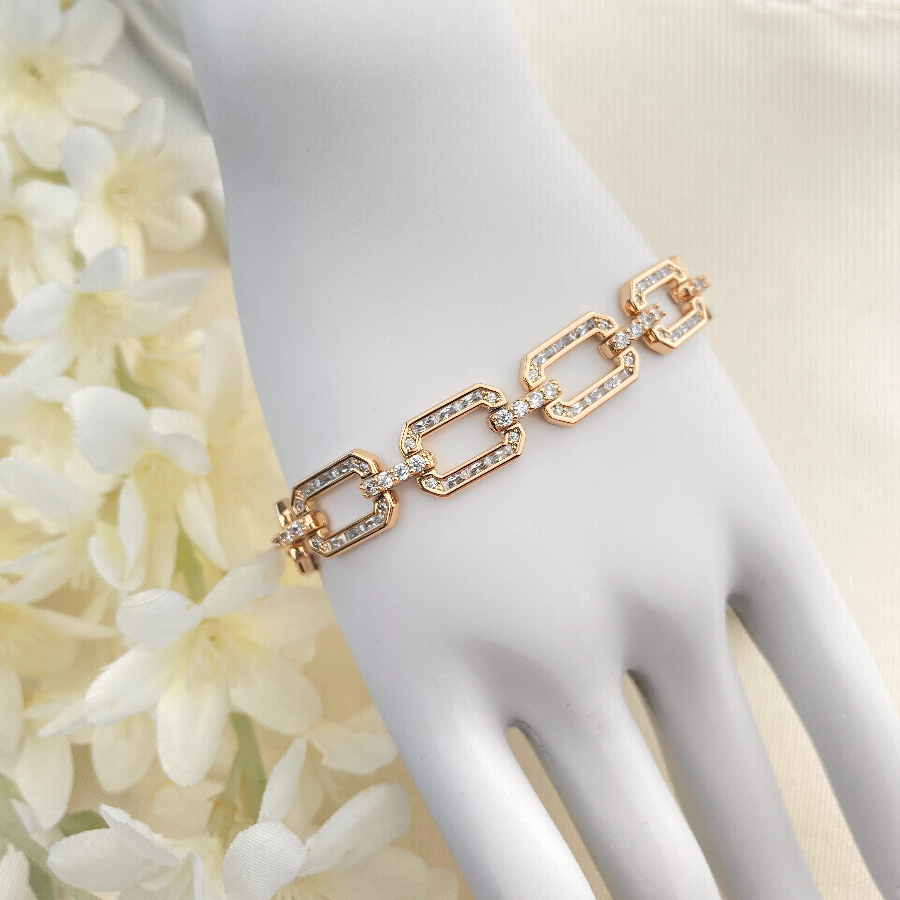 Kadın Bileklik Serenay Model Kare Halka Full Zirkon Kararmaz Xuping Vip Seri Rose 20 cm