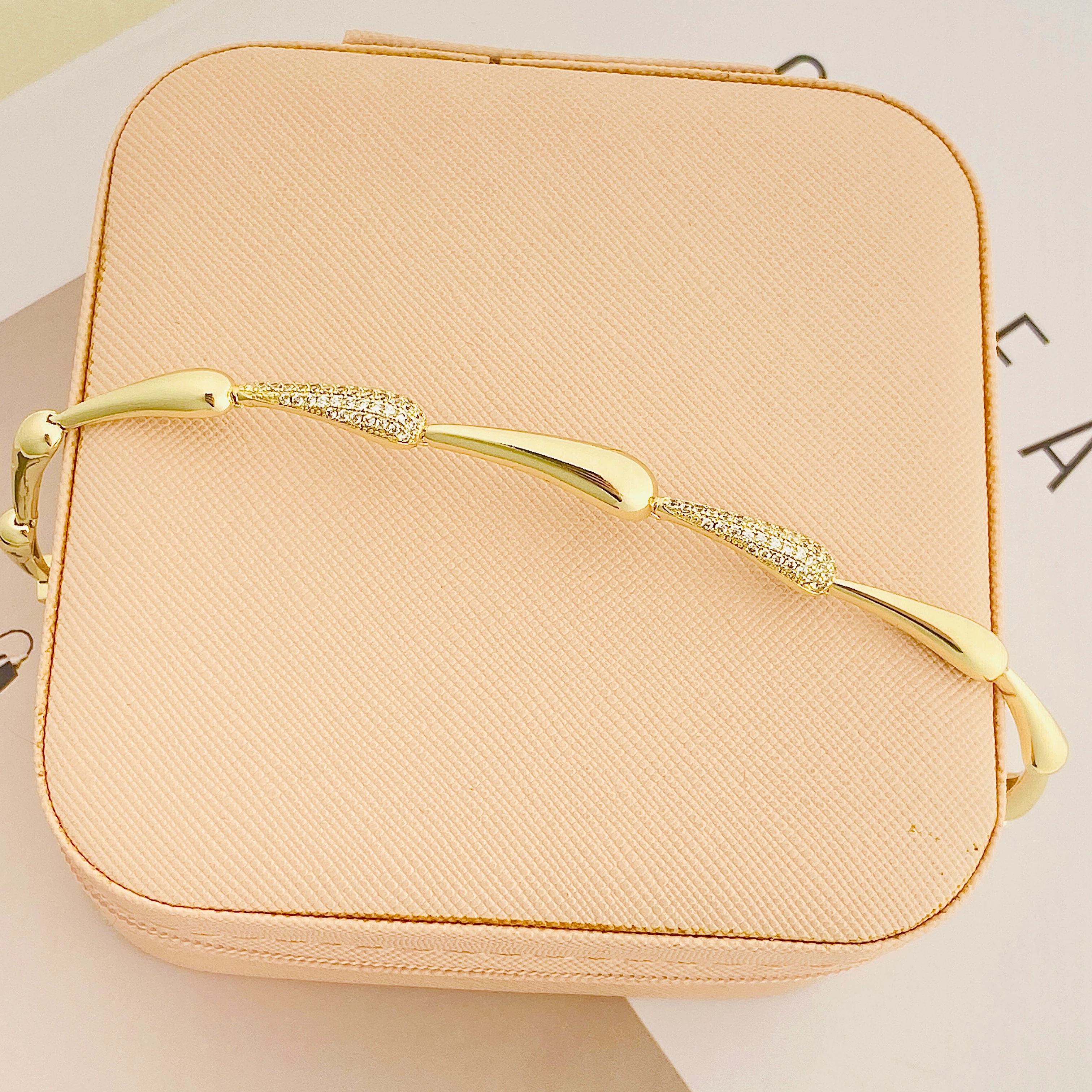 Damla Bileklik Kuyumcu Model Botte Kadın Bileklik 14 Ayar Altın Kaplama