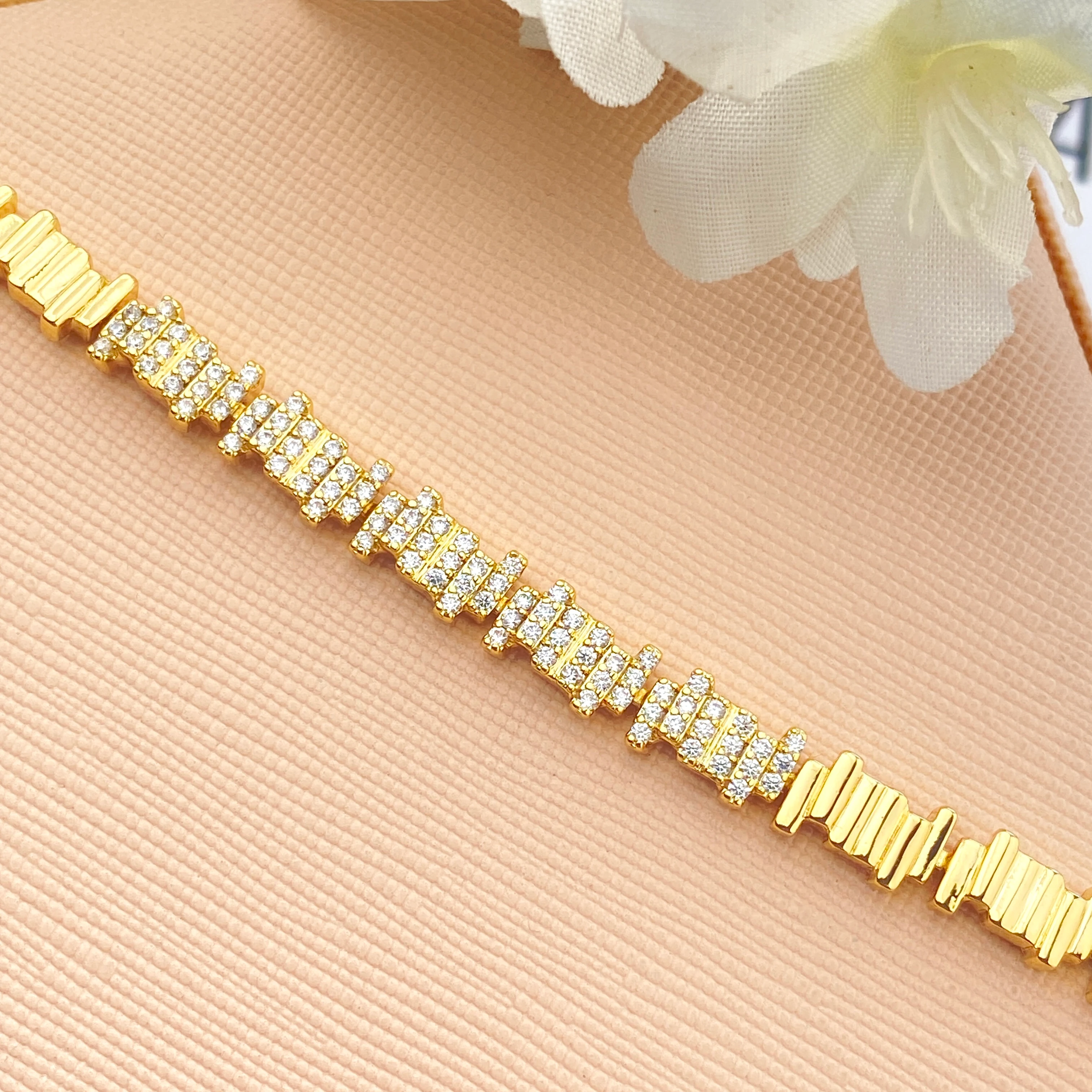 Kadın Bileklik Ritim Bileklik Zirkon Taşlı Kararmaz Xuping Vip Seri 14 Ayar Gold 17+2cm