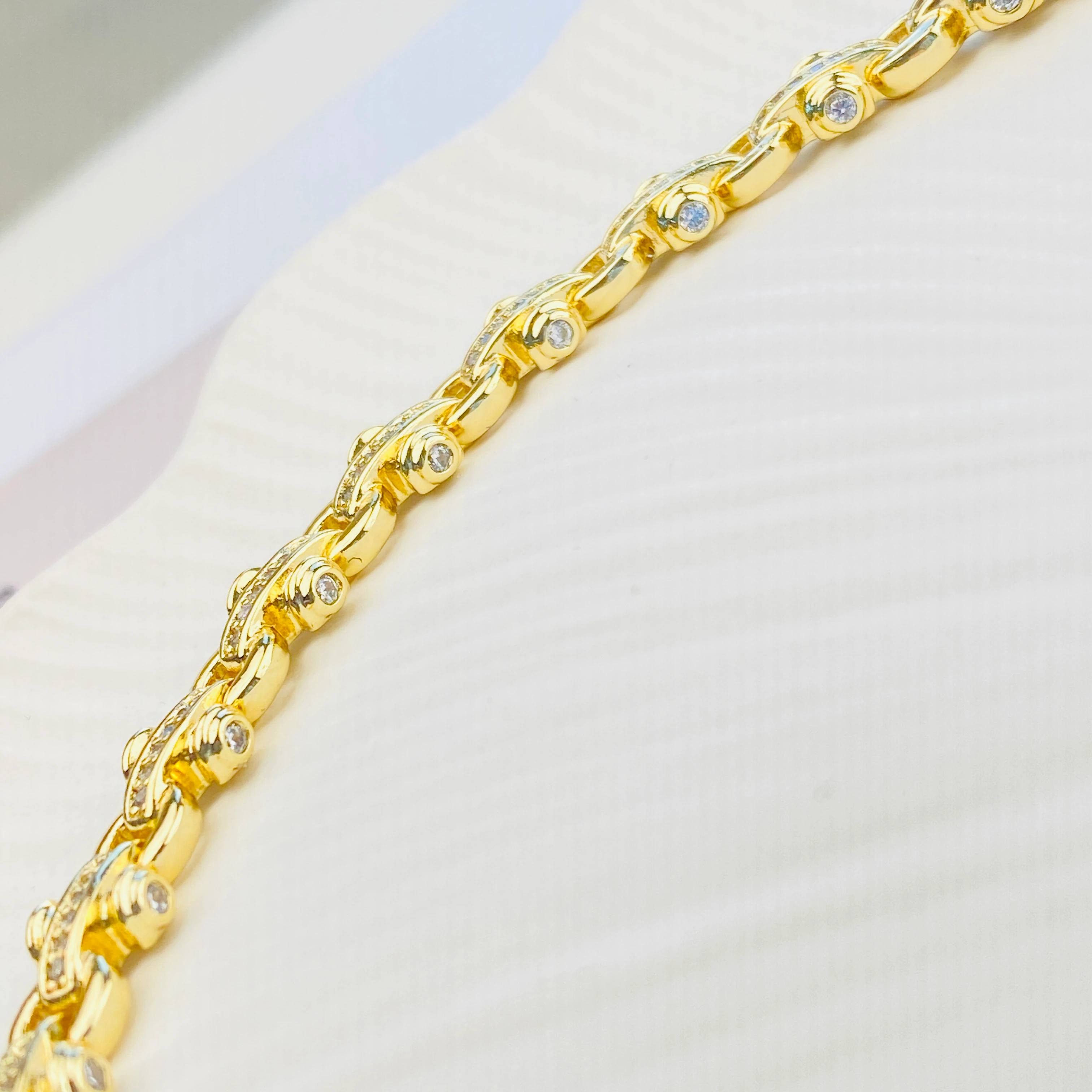 Kadın Bileklik T Model Bileklik Kararmaz Xuping Vip Seri 14 Ayar Gold 19cm