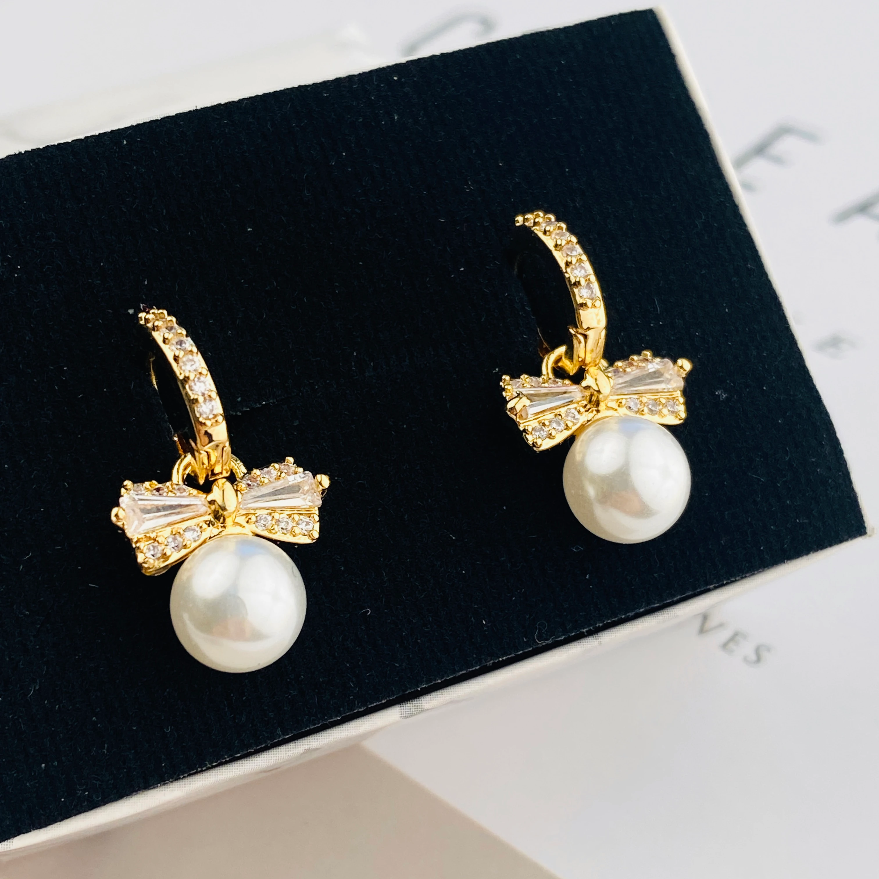 Fiyonk Küpe Inci Sallantılı Zirkon Taşlı Çelik 