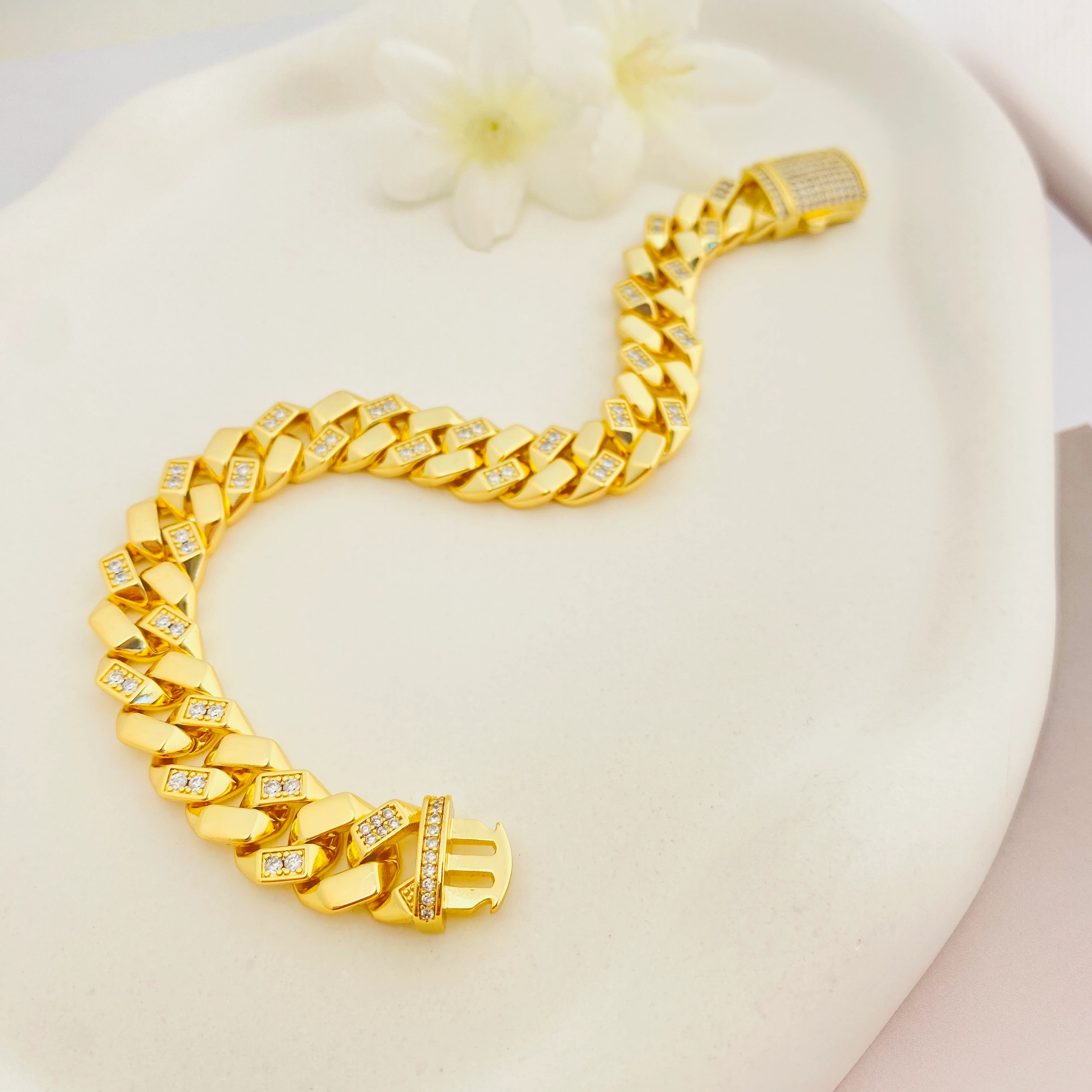 Gurmet Bileklik Tam Tur Zirkon Taşlı Kalın Zincir Çelik Kararmaz Xuping 14Ayar Gold 20cm