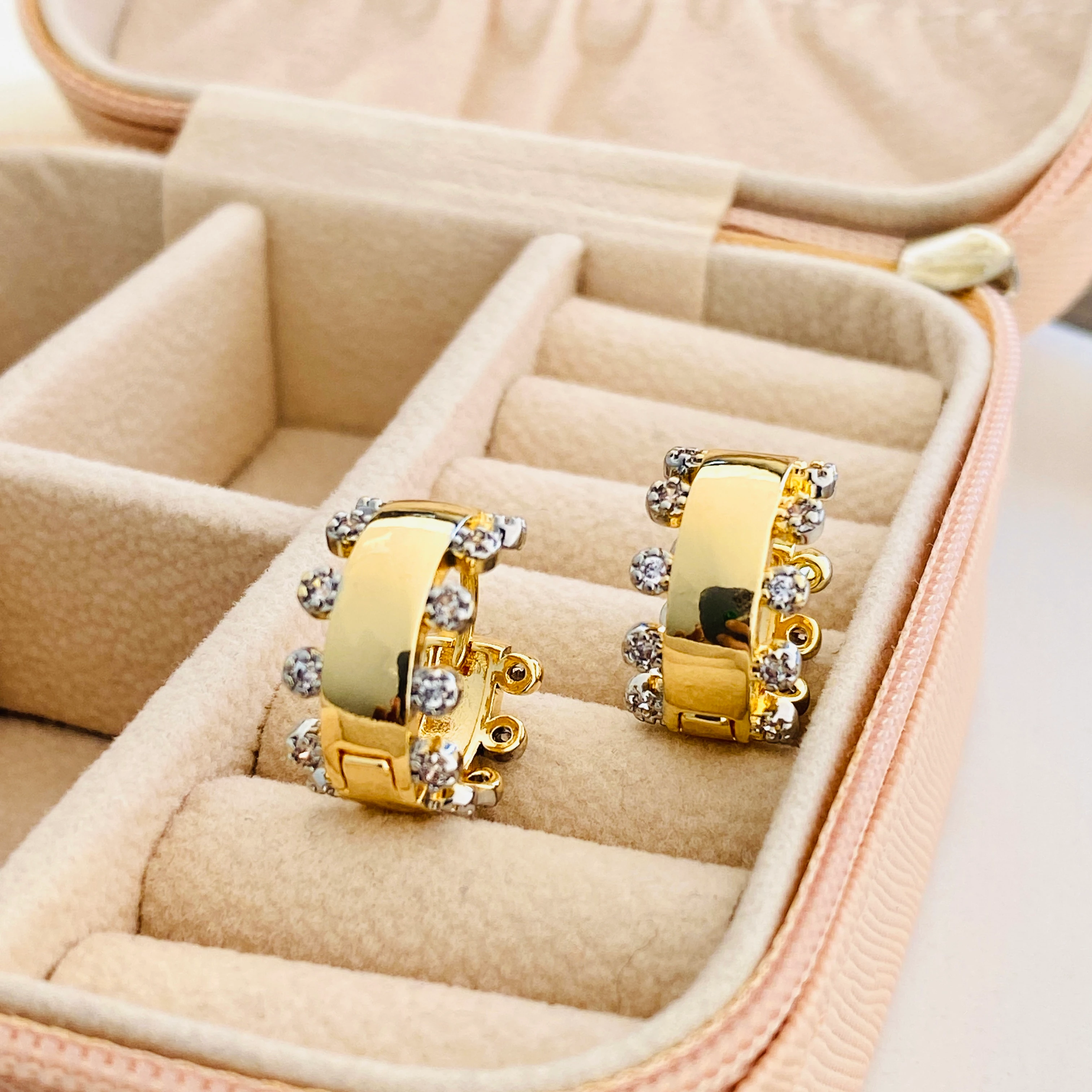 Halka Küpe Nokta Zirkon Taşlı Gold