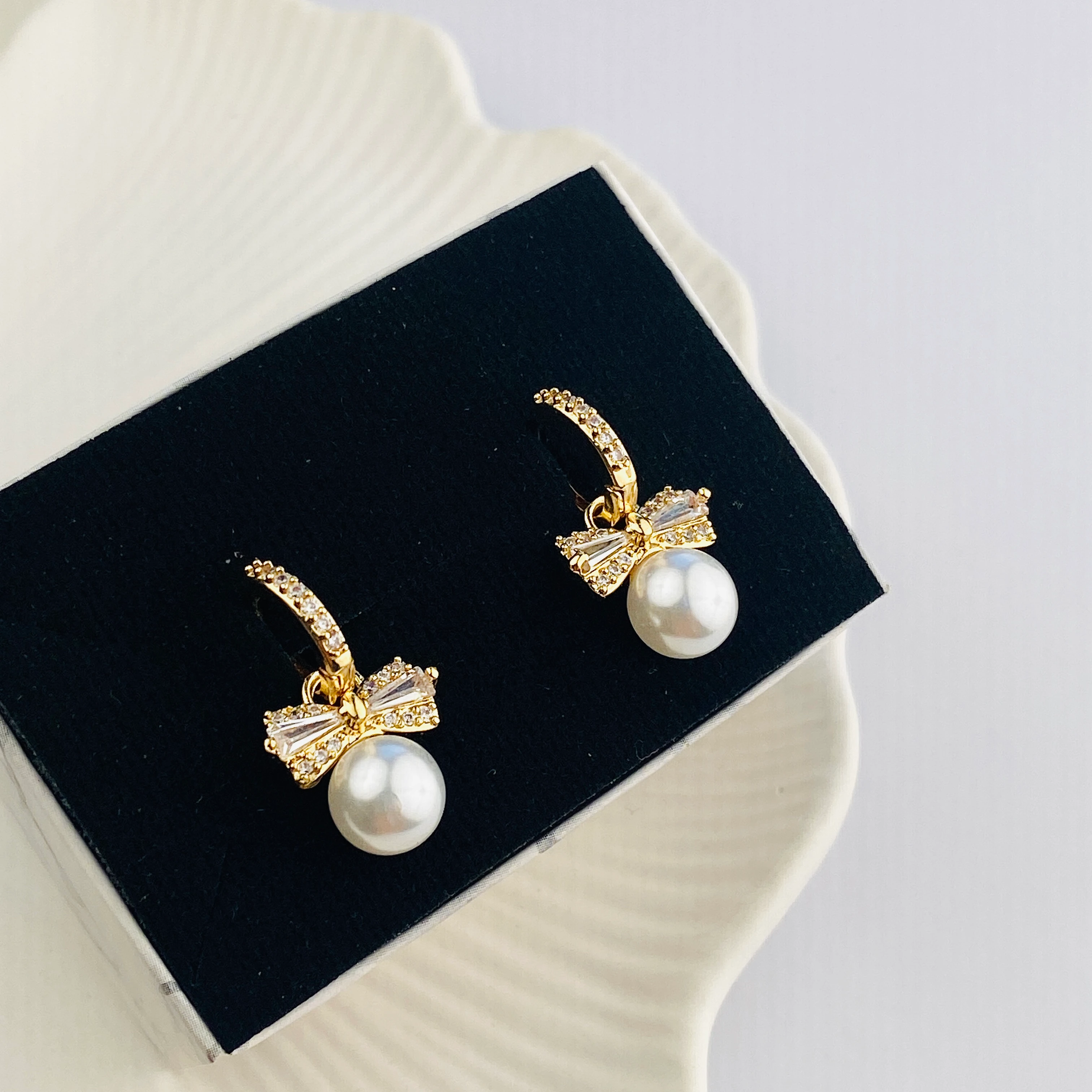 Fiyonk Küpe Inci Sallantılı Zirkon Taşlı Çelik 