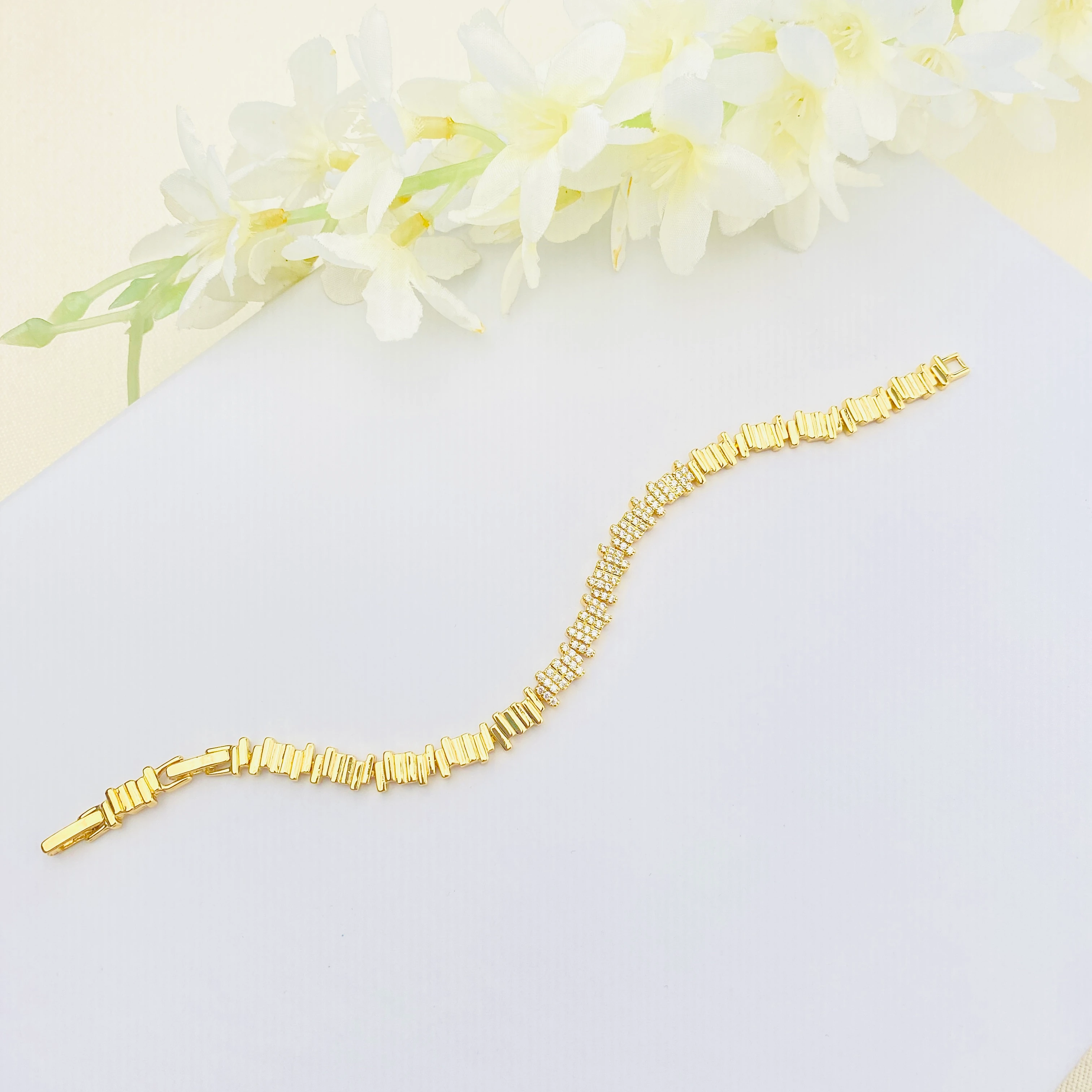 Kadın Bileklik Ritim Bileklik Zirkon Taşlı Kararmaz Xuping Vip Seri 14 Ayar Gold 17+2cm