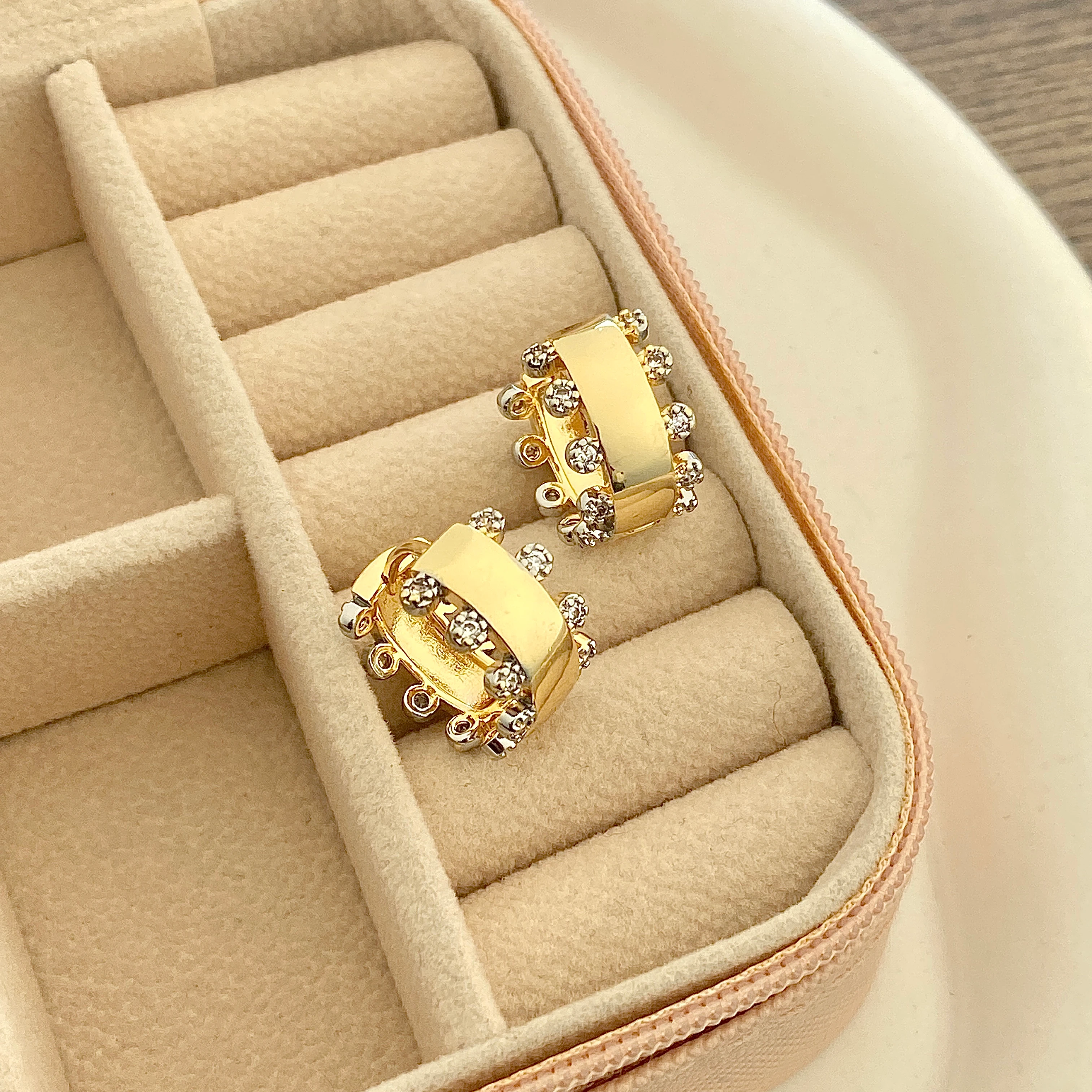 Halka Küpe Nokta Zirkon Taşlı Gold