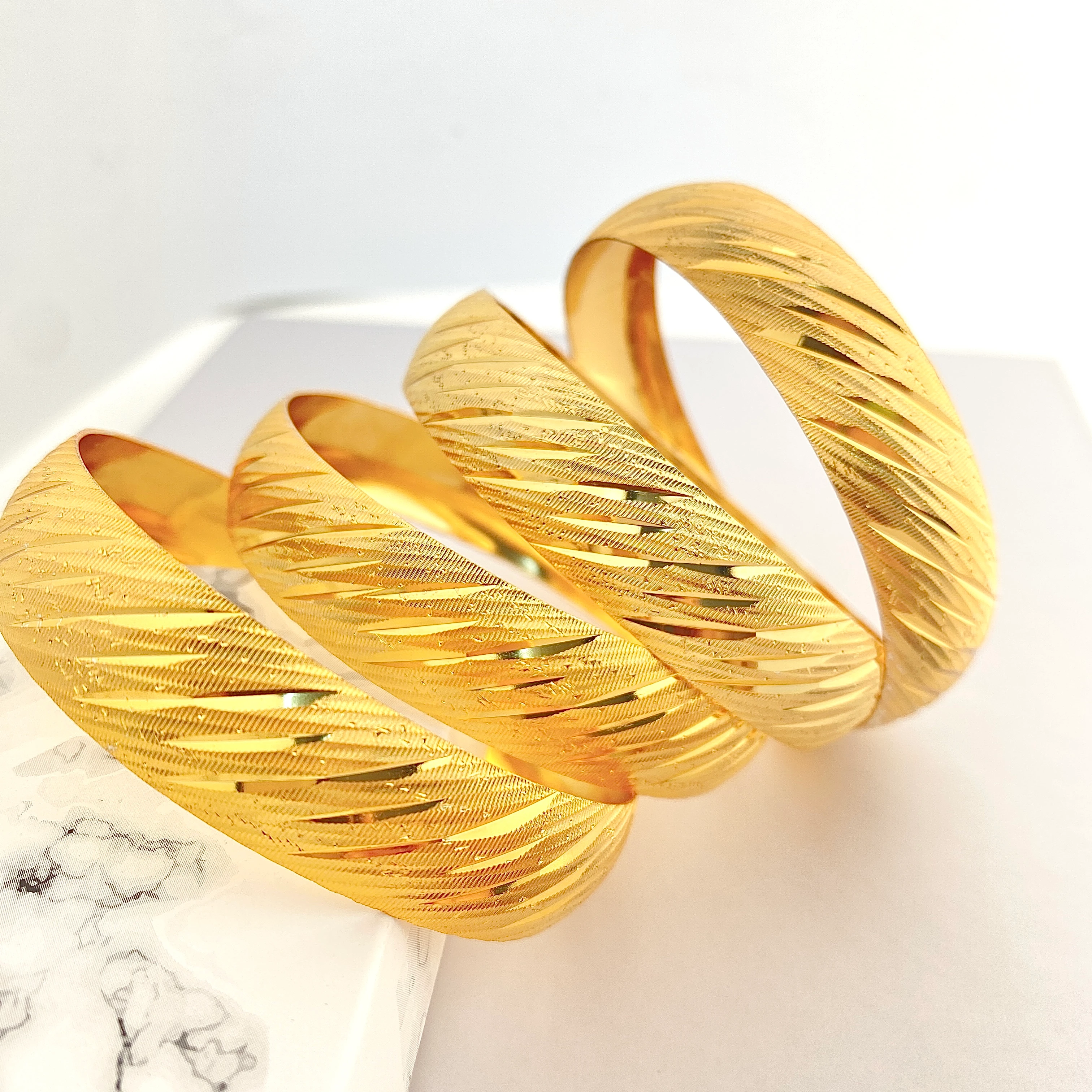 22 Ayar Altın Kaplama Bilezik Yatay Çizgi Kadın İmitasyon Bilezik 1.5cm (1 Adet)