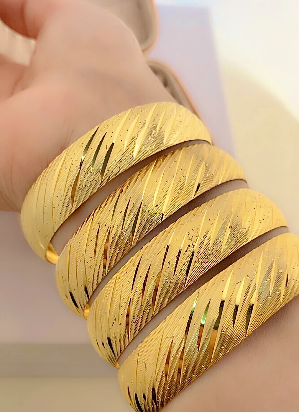 22 Ayar Altın Kaplama Bilezik Yatay Çizgi Kadın İmitasyon Bilezik 1.5cm (1 Adet)