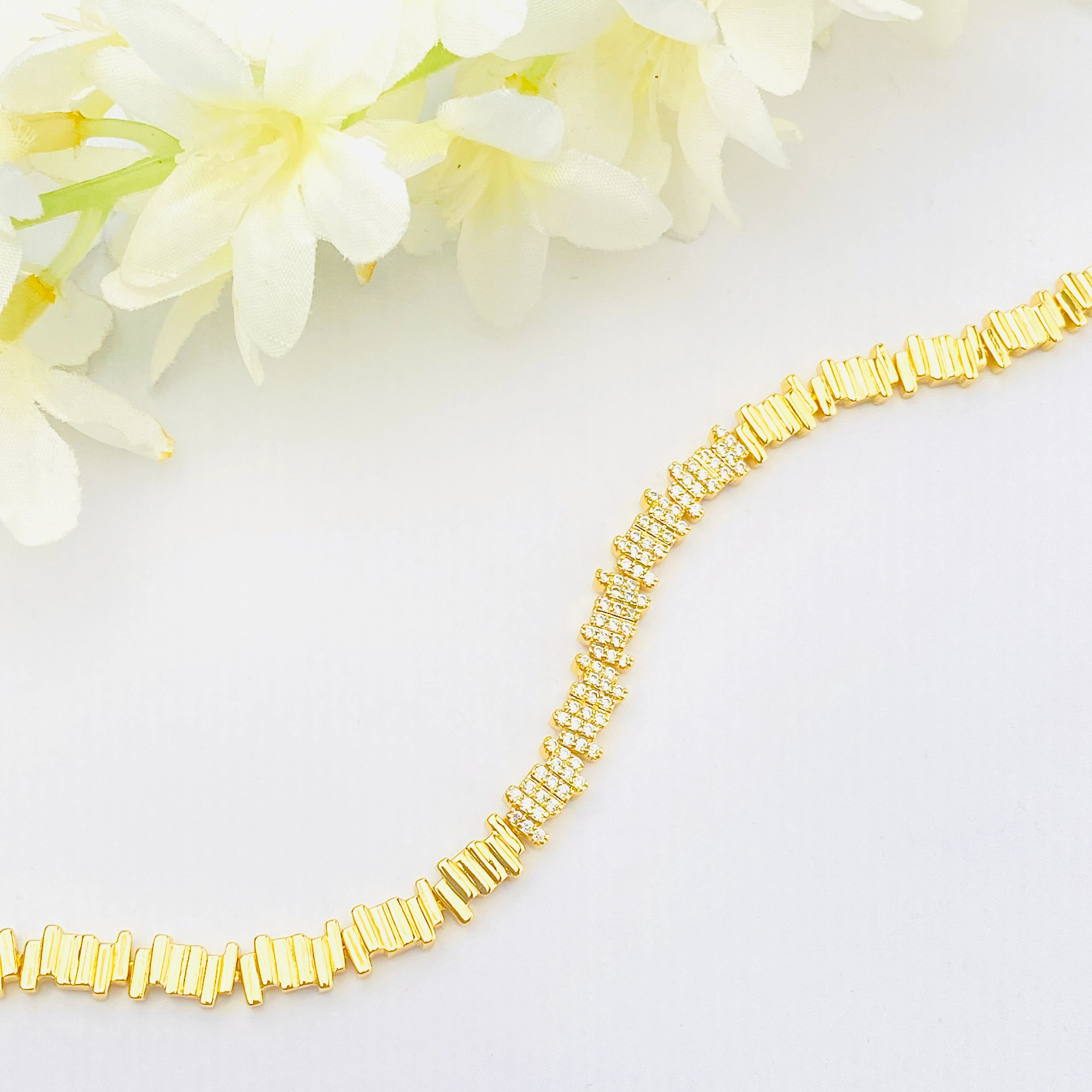 Kadın Bileklik Ritim Bileklik Zirkon Taşlı Kararmaz Xuping Vip Seri 14 Ayar Gold 17+2cm