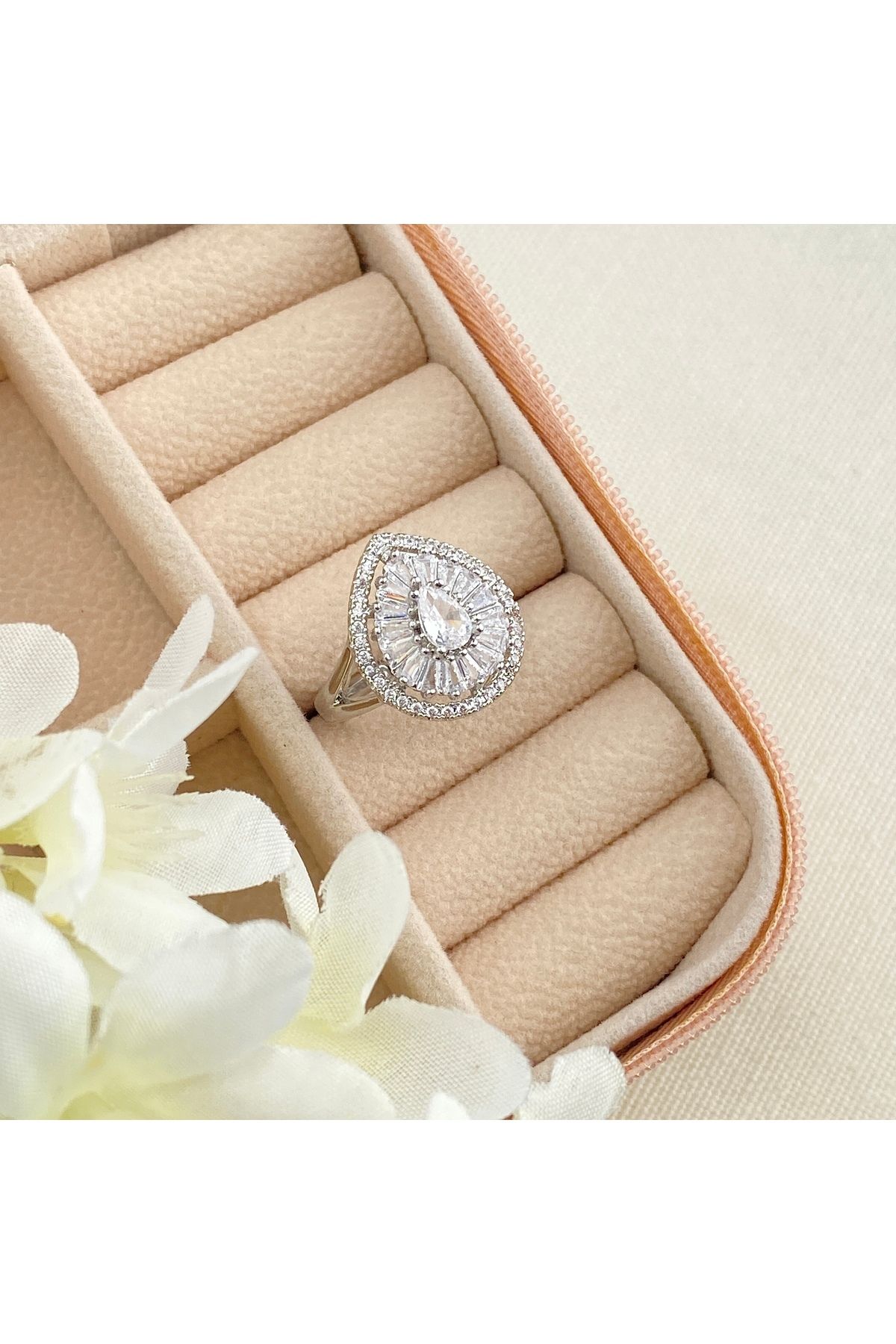 Kadın Yüzük Damla Kesim Pırlanta Montür Zirkon Taş Silver