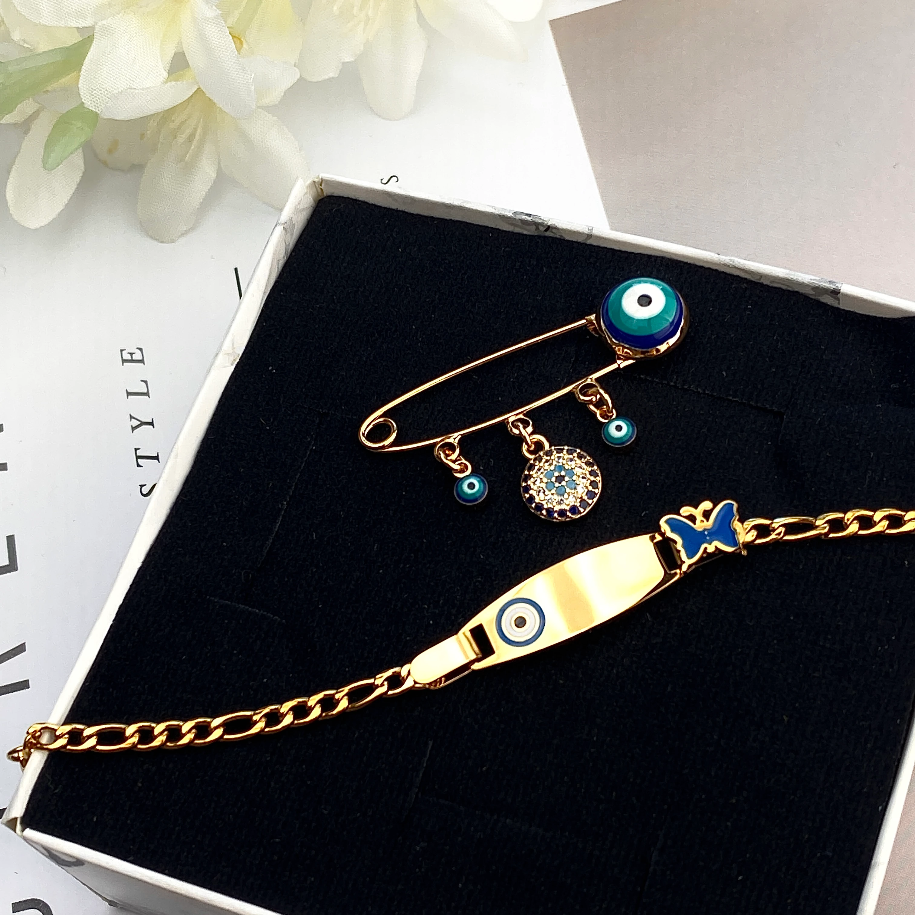 Bebek Hediyelik Bileklik Künye ve Yaka İğnesi Seti Nazar Maşallah Set