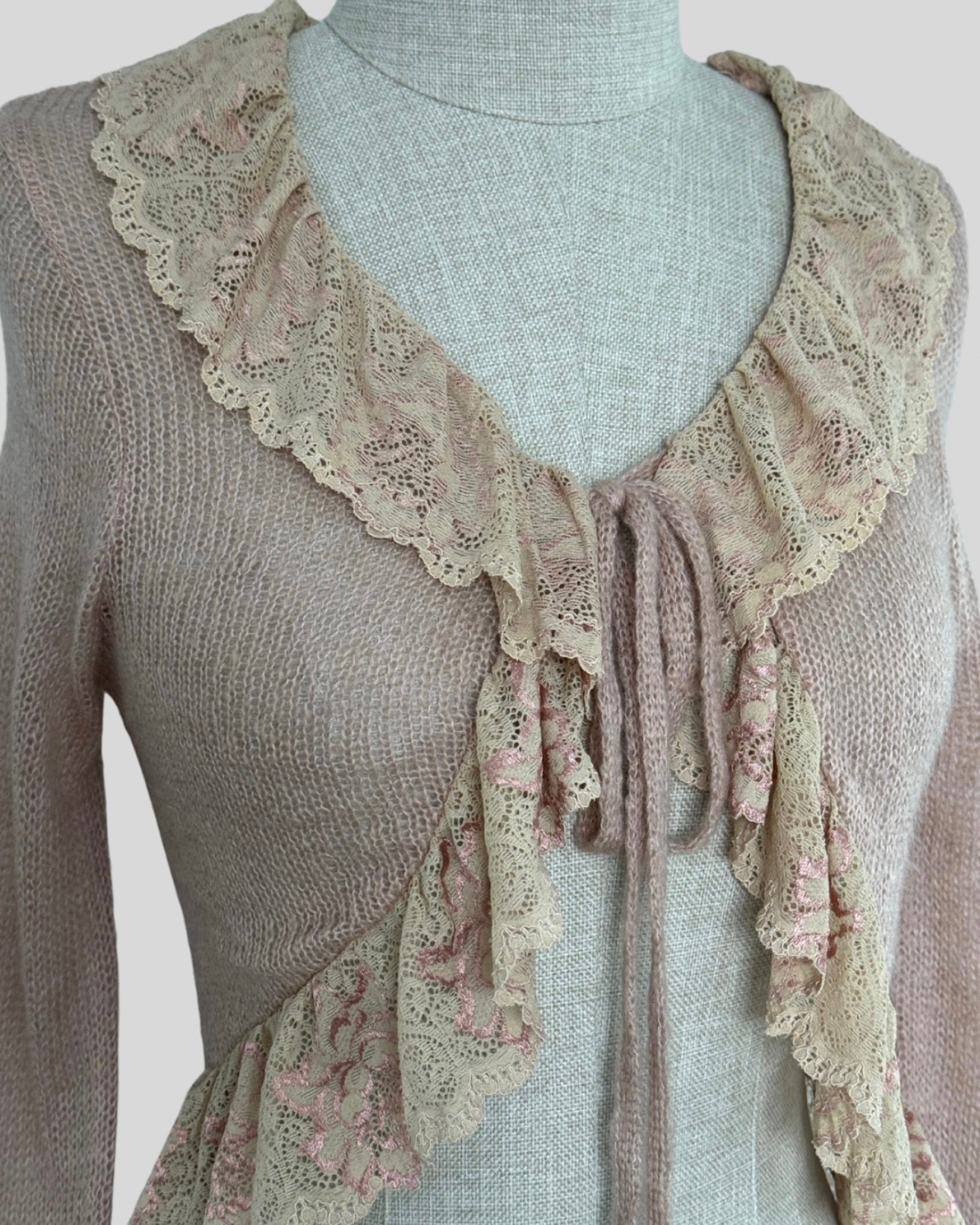 Lace Detailed Cropped Cardigan