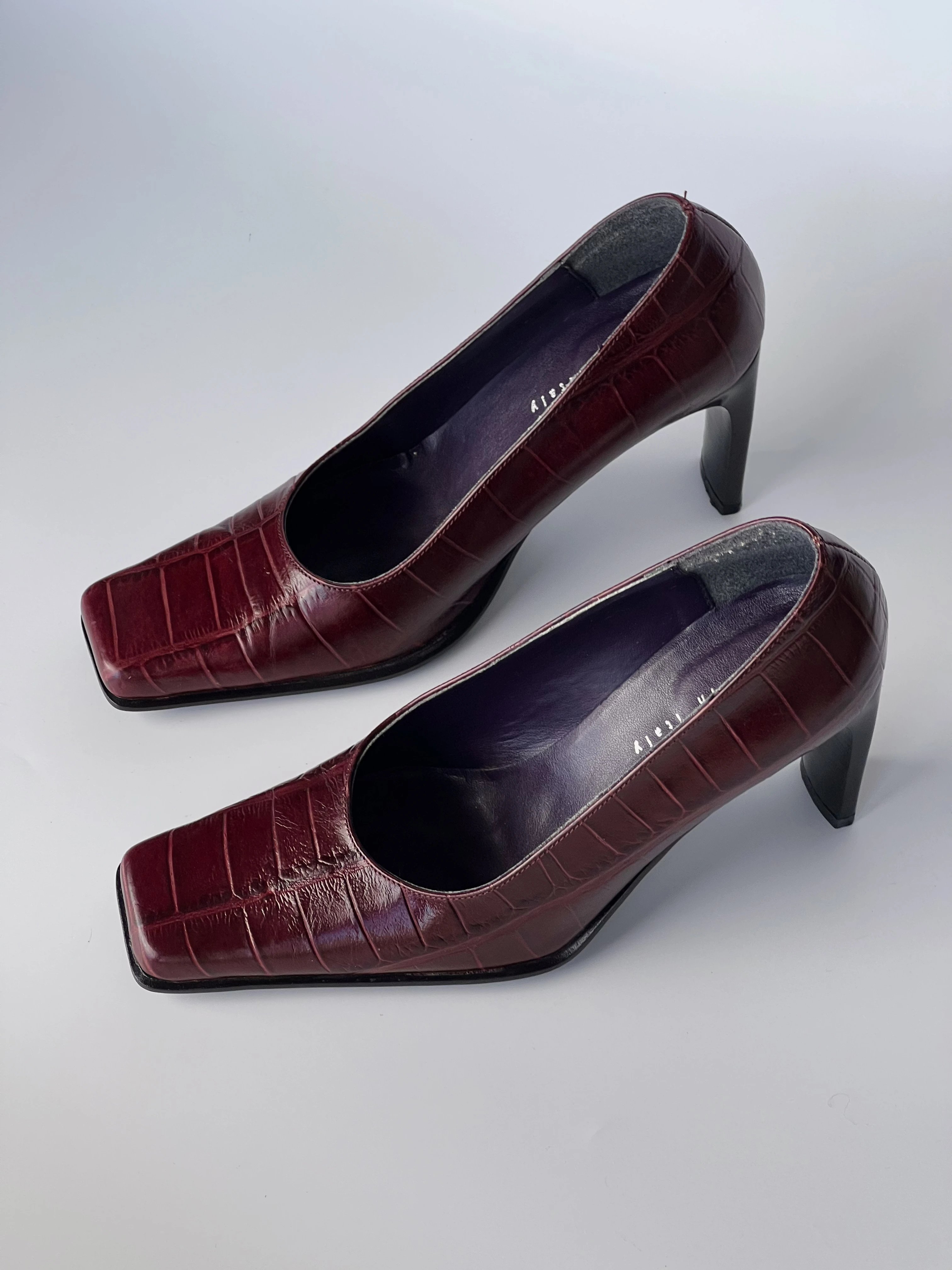 Croc Effect Burgundy Heels