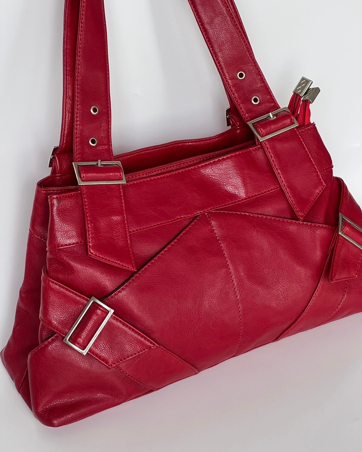 Red Vintage Bag Clossue