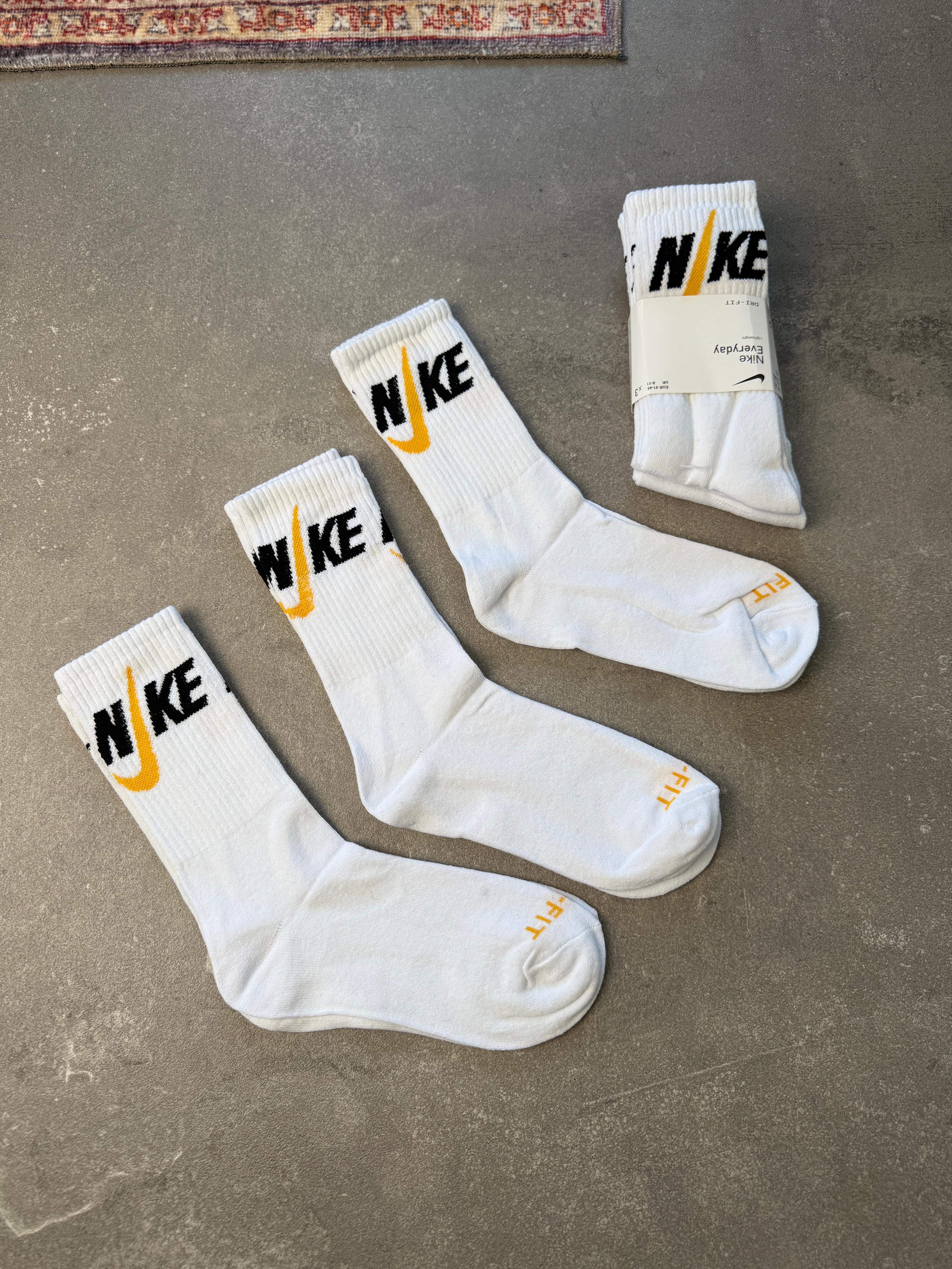 Nike  Everyday  Basic Uzun Çorap  l N-1053 - Beyaz