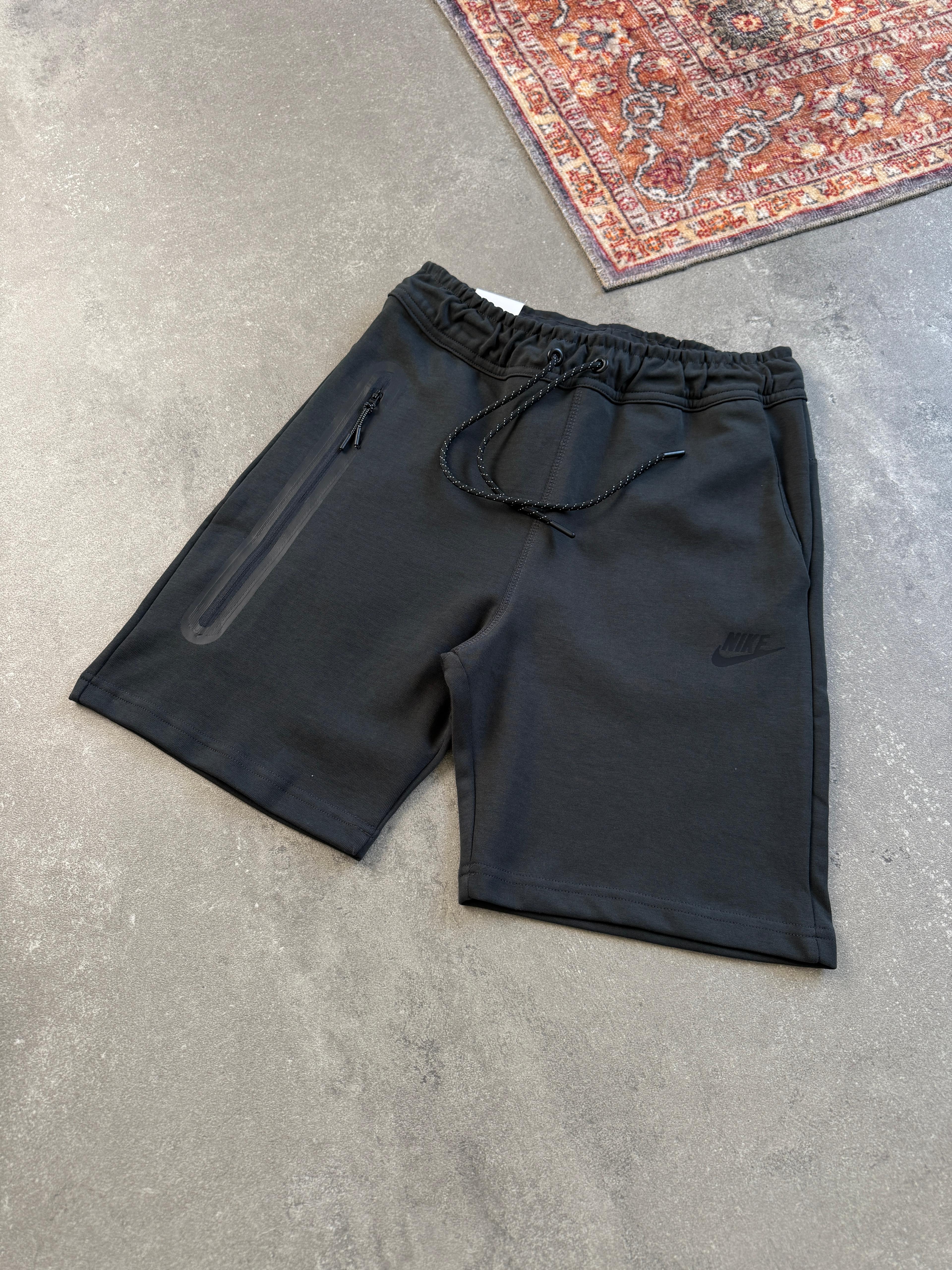  Nike Tech Fleece Premium Sort 2024-2025 l  N-1069 - Antrasit