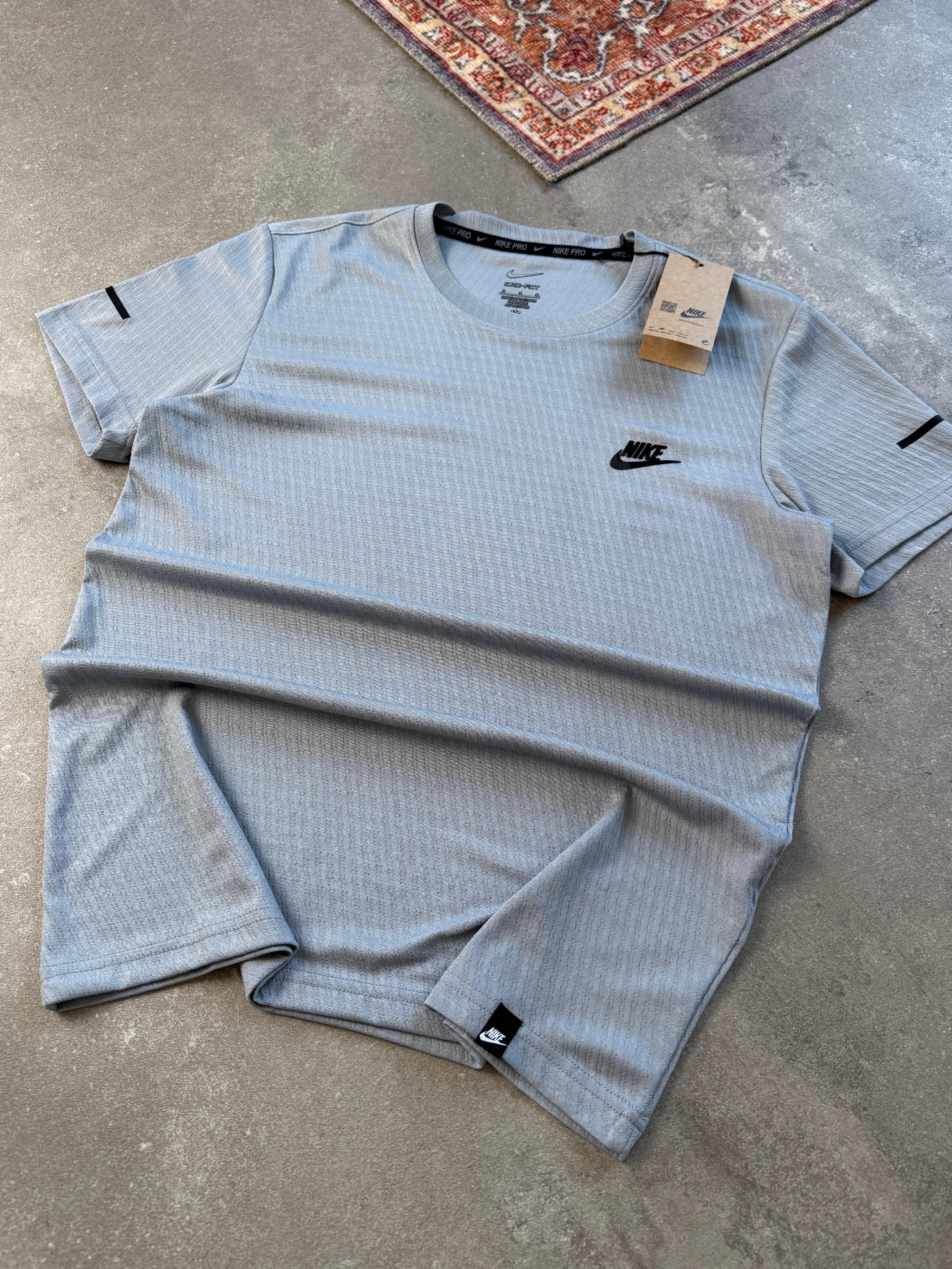 Nike Mini Logo Clima Kumaş İşleme T-Shirt |  N-1070 - Gri
