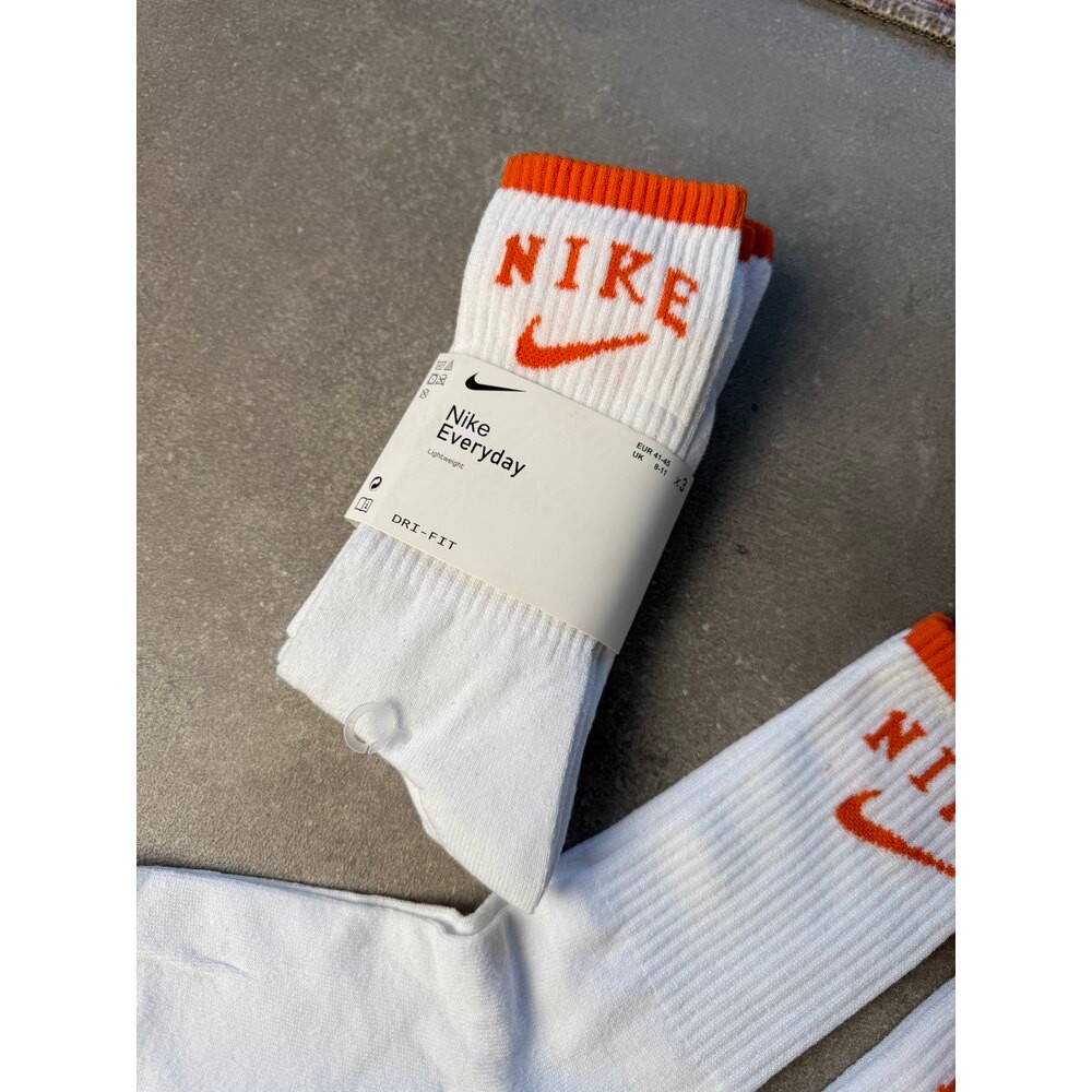 Nike  Everyday  Basic Uzun Çorap  l N-1037
