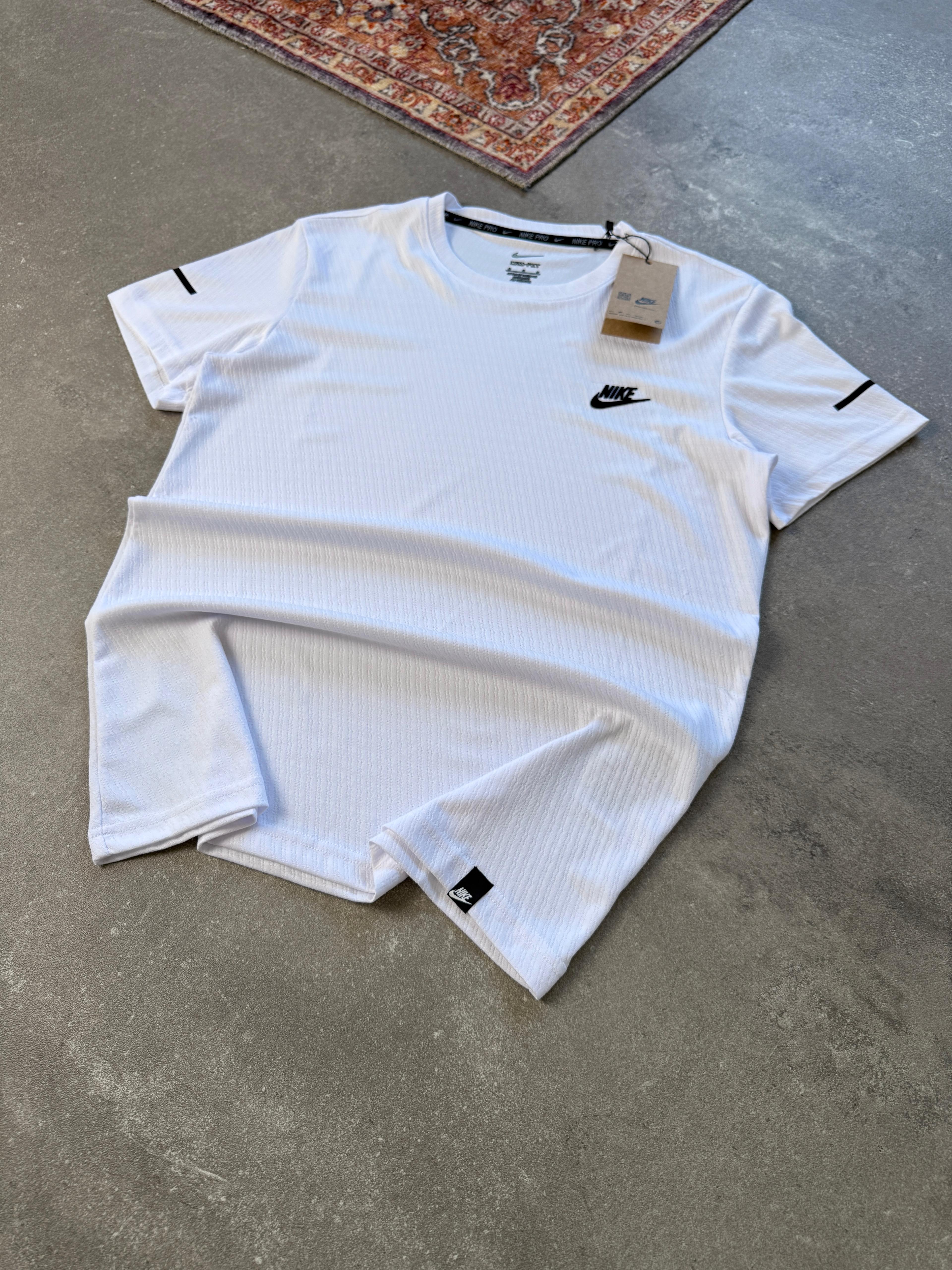 Nike Mini Logo Clima Kumaş İşleme T-Shirt |  N-1070 - Beyaz