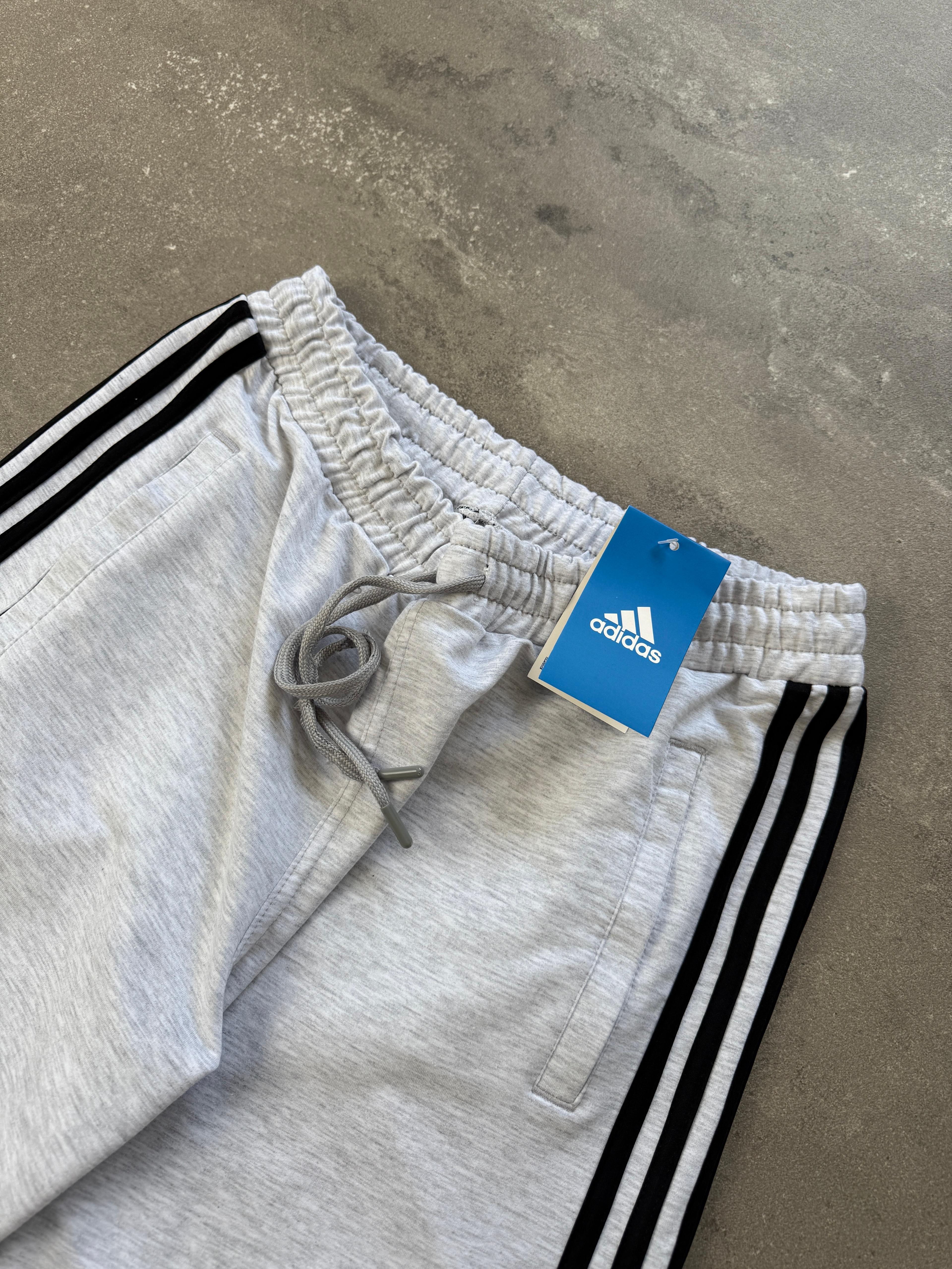 Adidas 3 Side Stripes  Şort l  Gri AD-1003