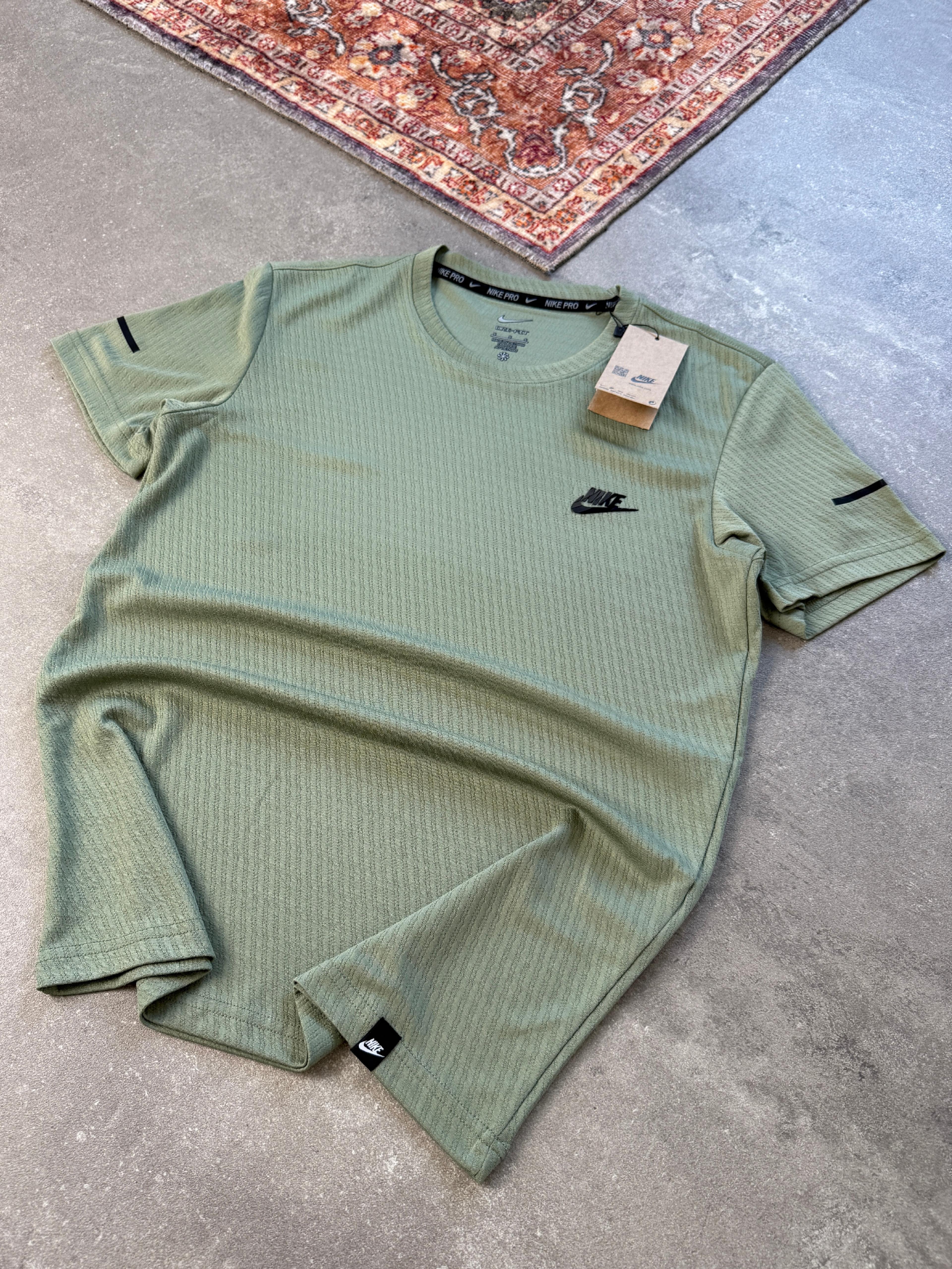 Nike Mini Logo Clima Kumaş İşleme T-Shirt |  N-1070 - YEŞİL