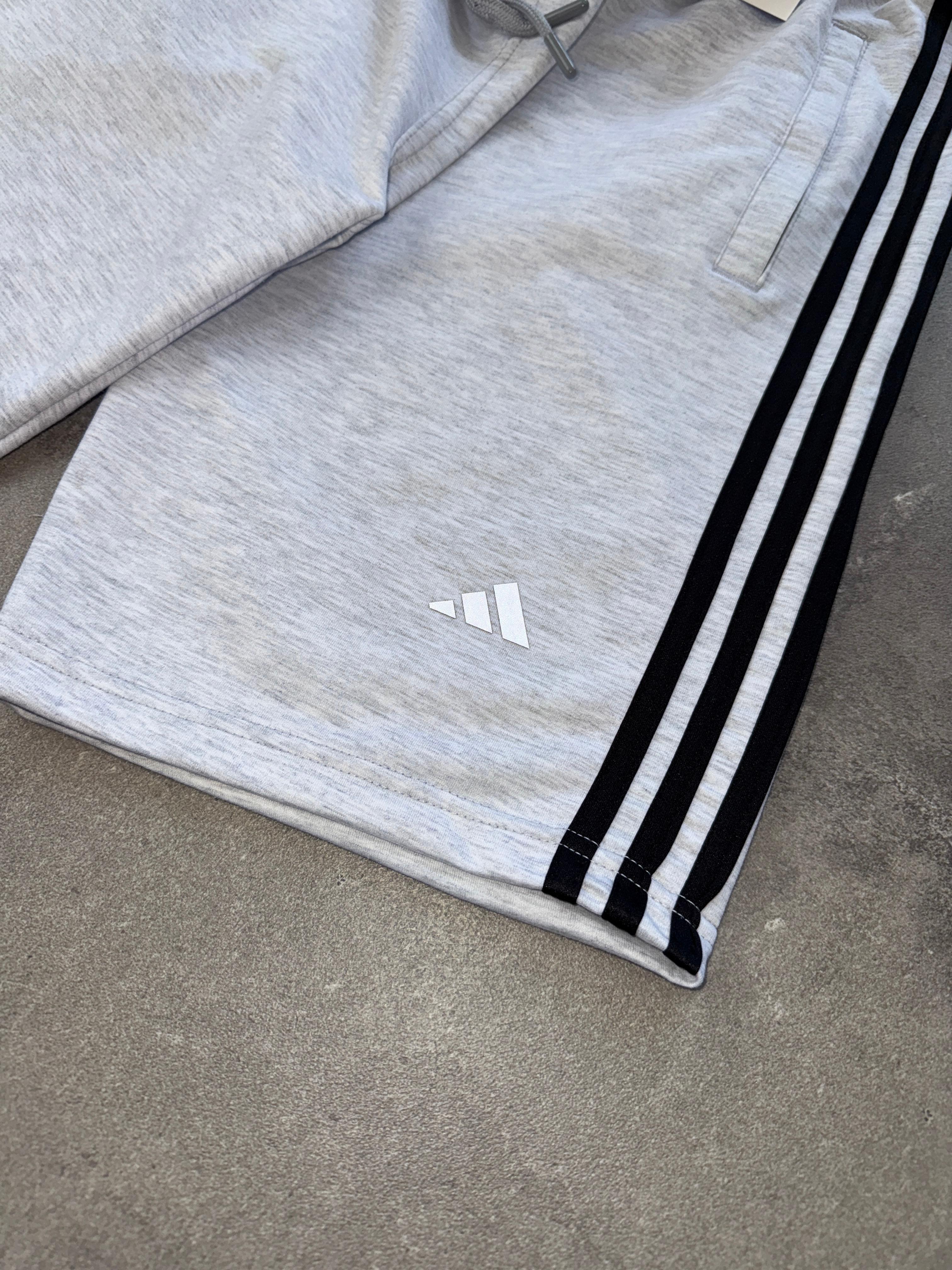 Adidas 3 Side Stripes  Şort l  Gri AD-1003