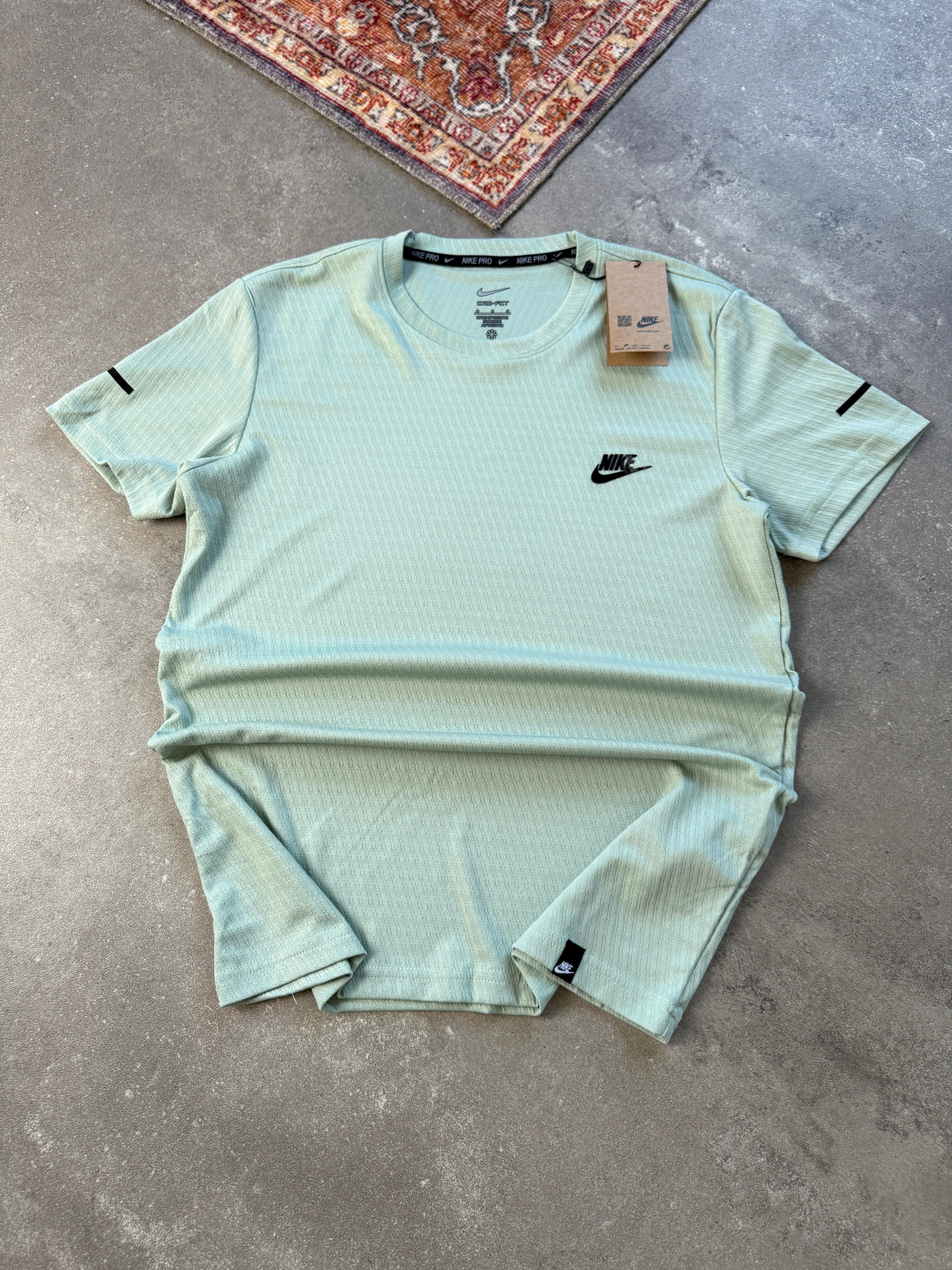 Nike Mini Logo Clima Kumaş İşleme T-Shirt |  N-1070 - Su Yeşili