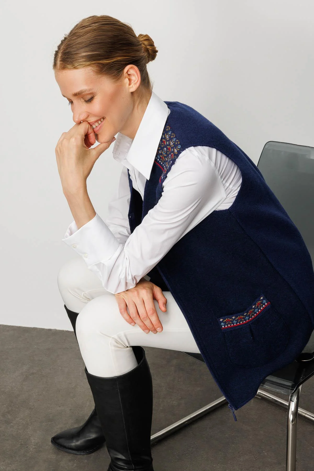 Kadın V Yaka Önü Keçe Fermuarlı Kısa Yün Yelek 25017