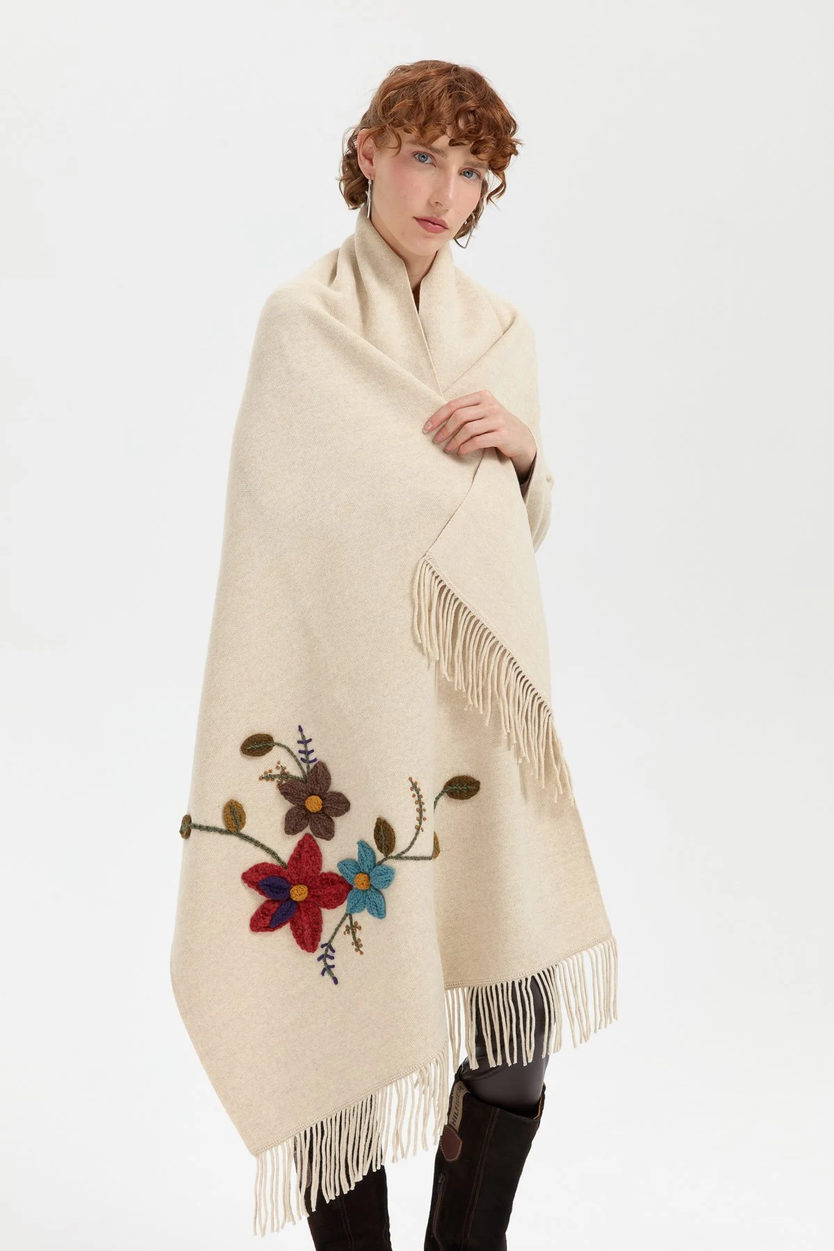 Kadın Örgü Çiçek İşlemeli Püsküllü Şal 24073