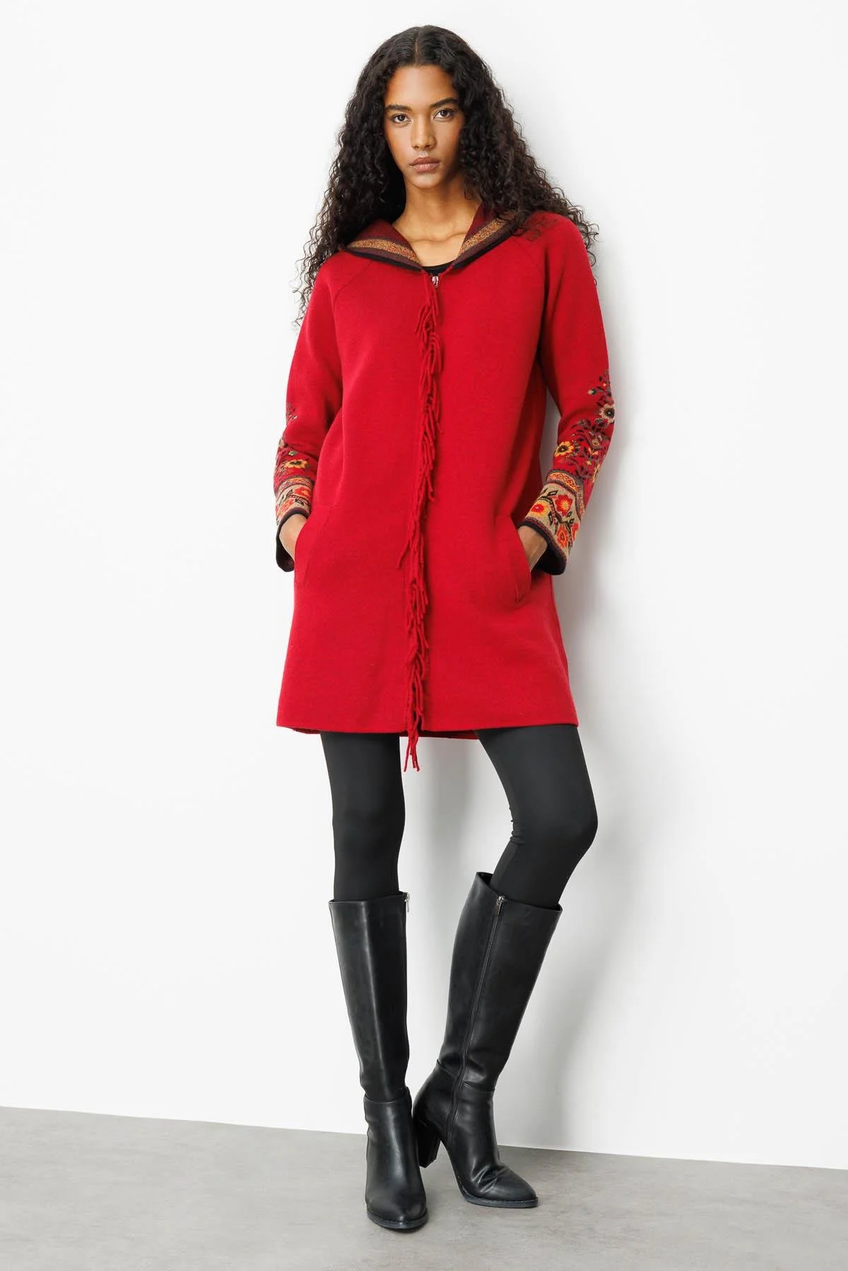 Kadın Kapüşonlu Kilim Jakarlı Püsküllü Yün Kaban 25056