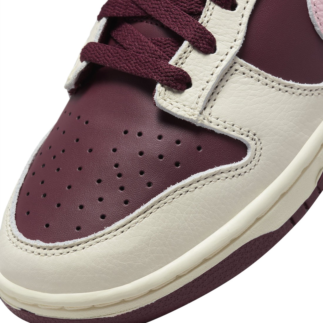 Nike Dunk Low Valentine’s Day