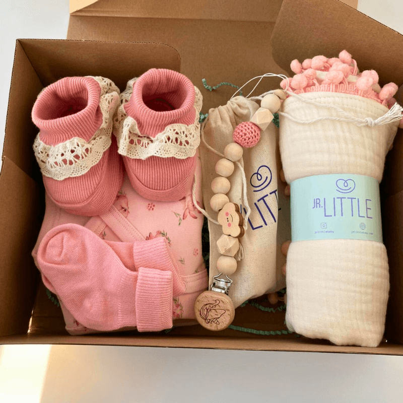 10'lu Jr. Rabbits, Dantelli Patik, Ponponlu Battaniye ve Taraklı Yeni Doğan Set